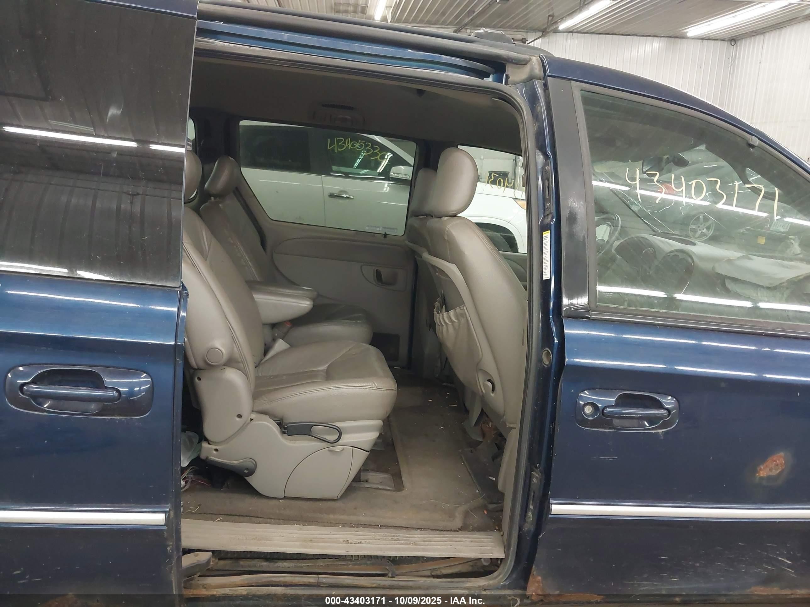 2001 Dodge Grand Caravan Es Синий vin: 2B4GP54L51R203739