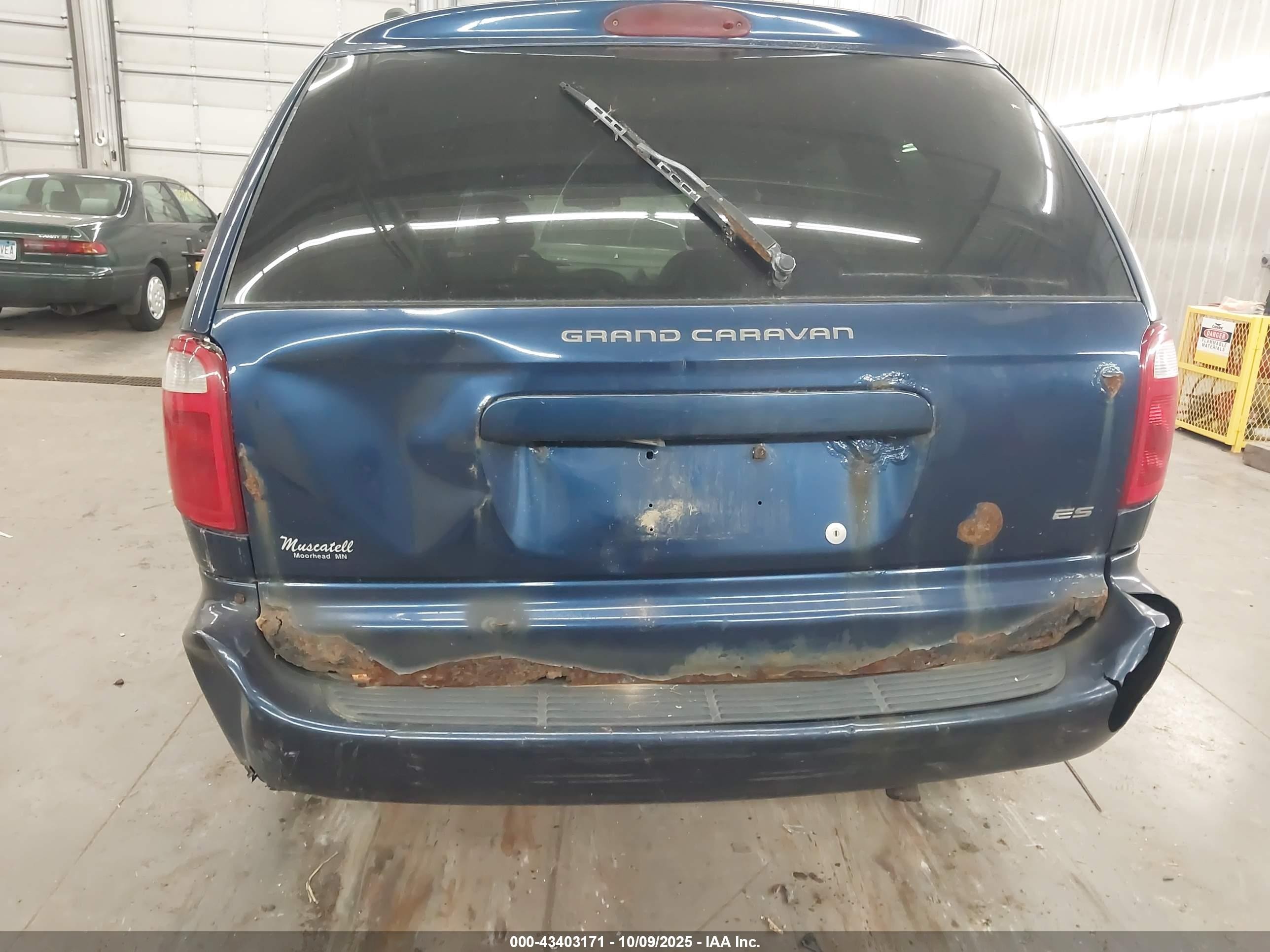 2001 Dodge Grand Caravan Es Синий vin: 2B4GP54L51R203739