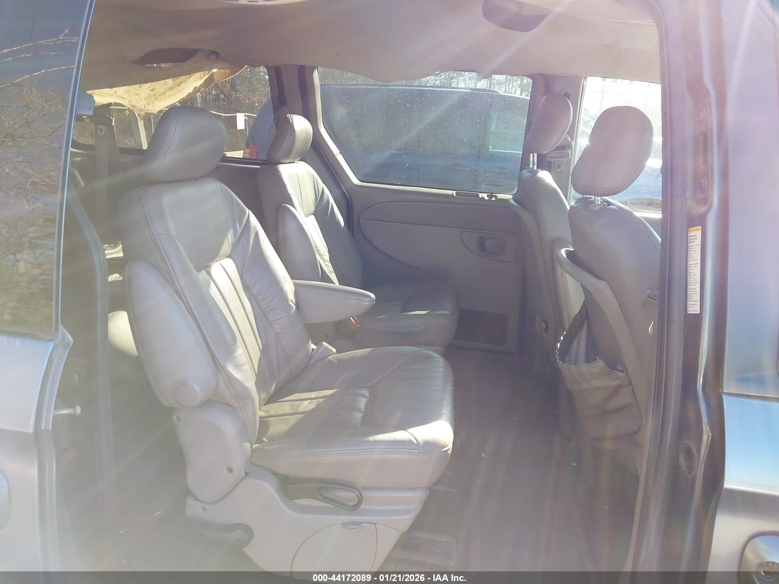 2001 Dodge Grand Caravan Es Gray vin: 2B4GP54L51R304540