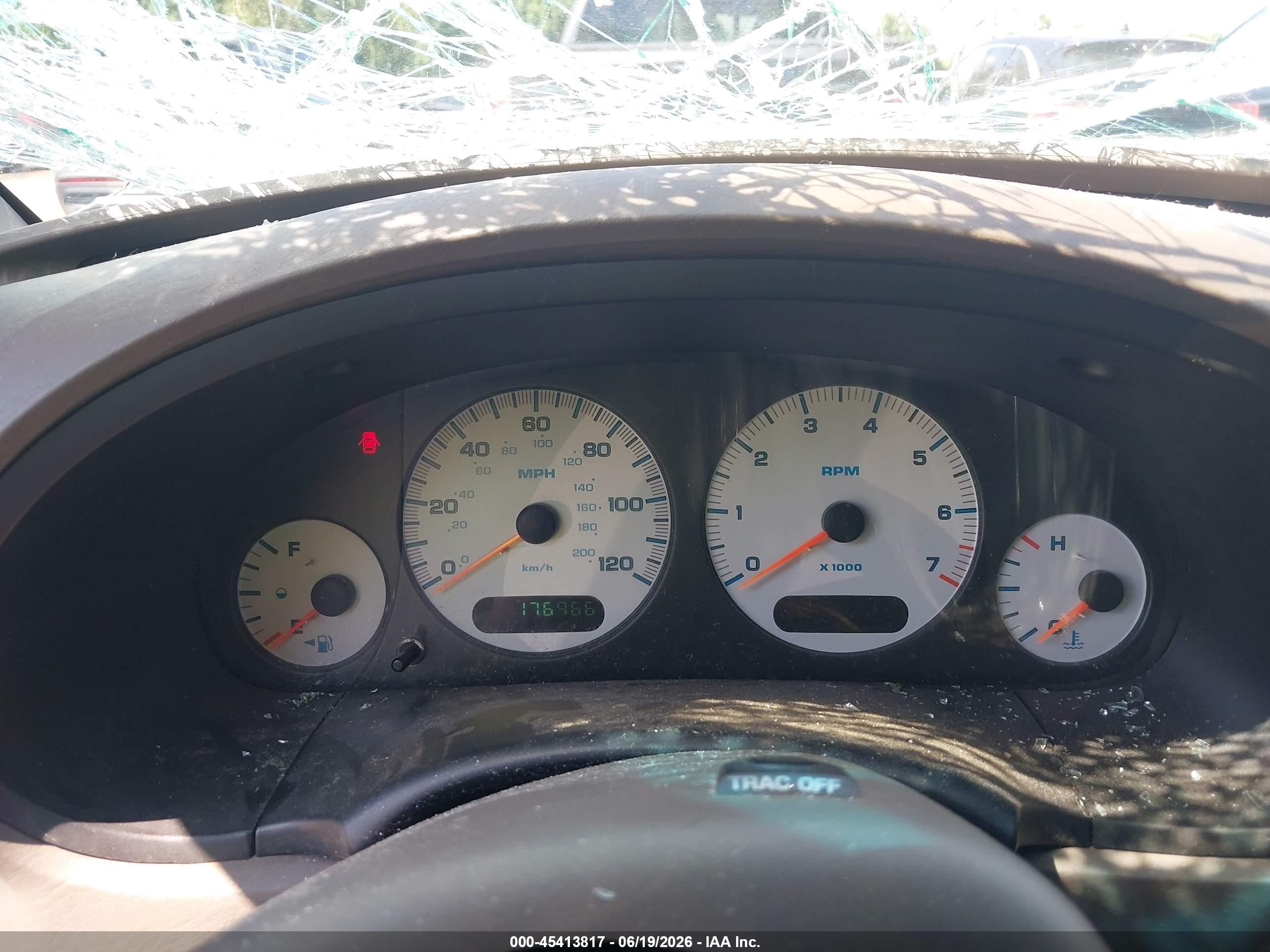 2002 Dodge Grand Caravan Es Red vin: 2B4GP54L82R641186