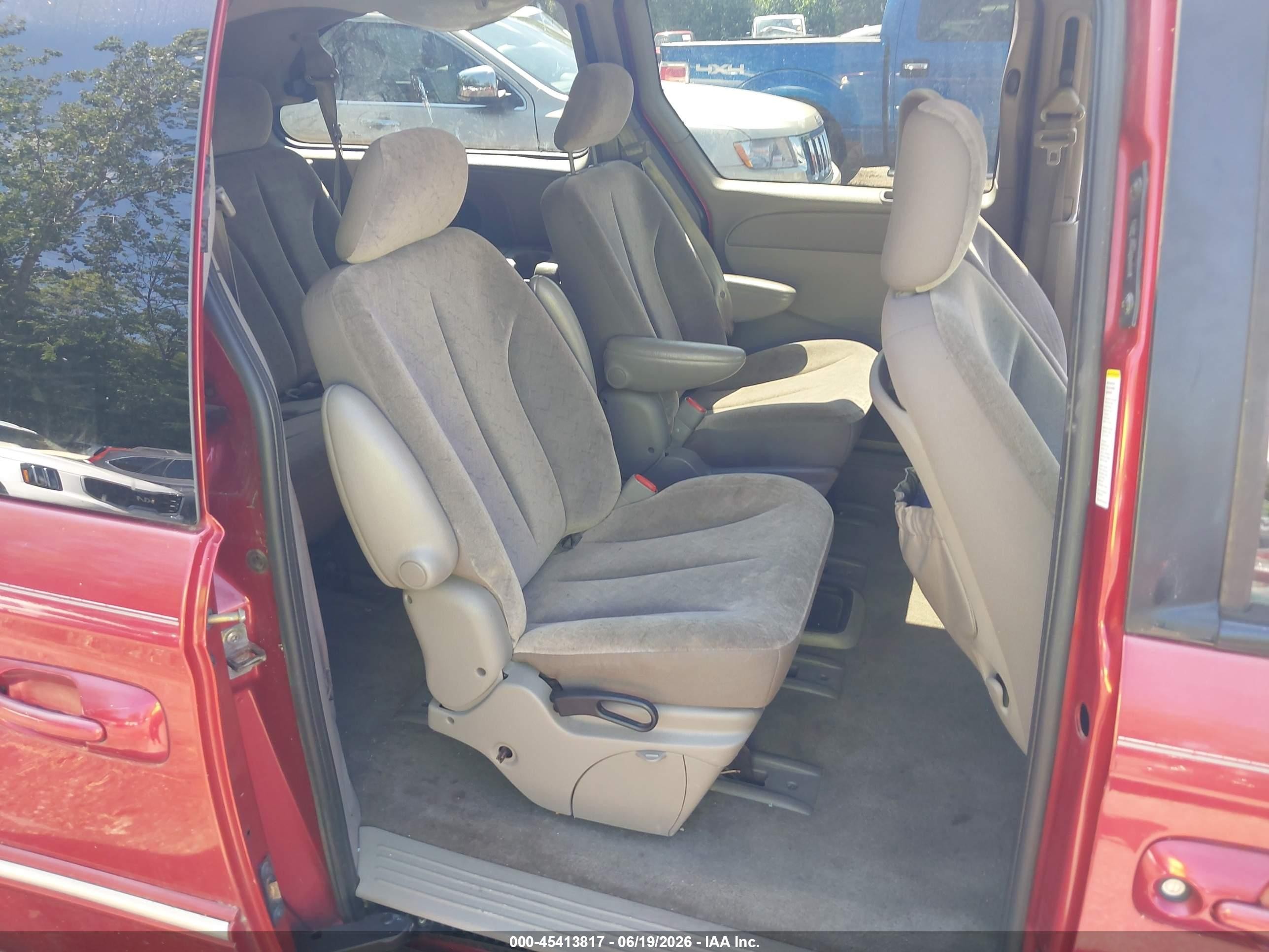 2002 Dodge Grand Caravan Es Red vin: 2B4GP54L82R641186