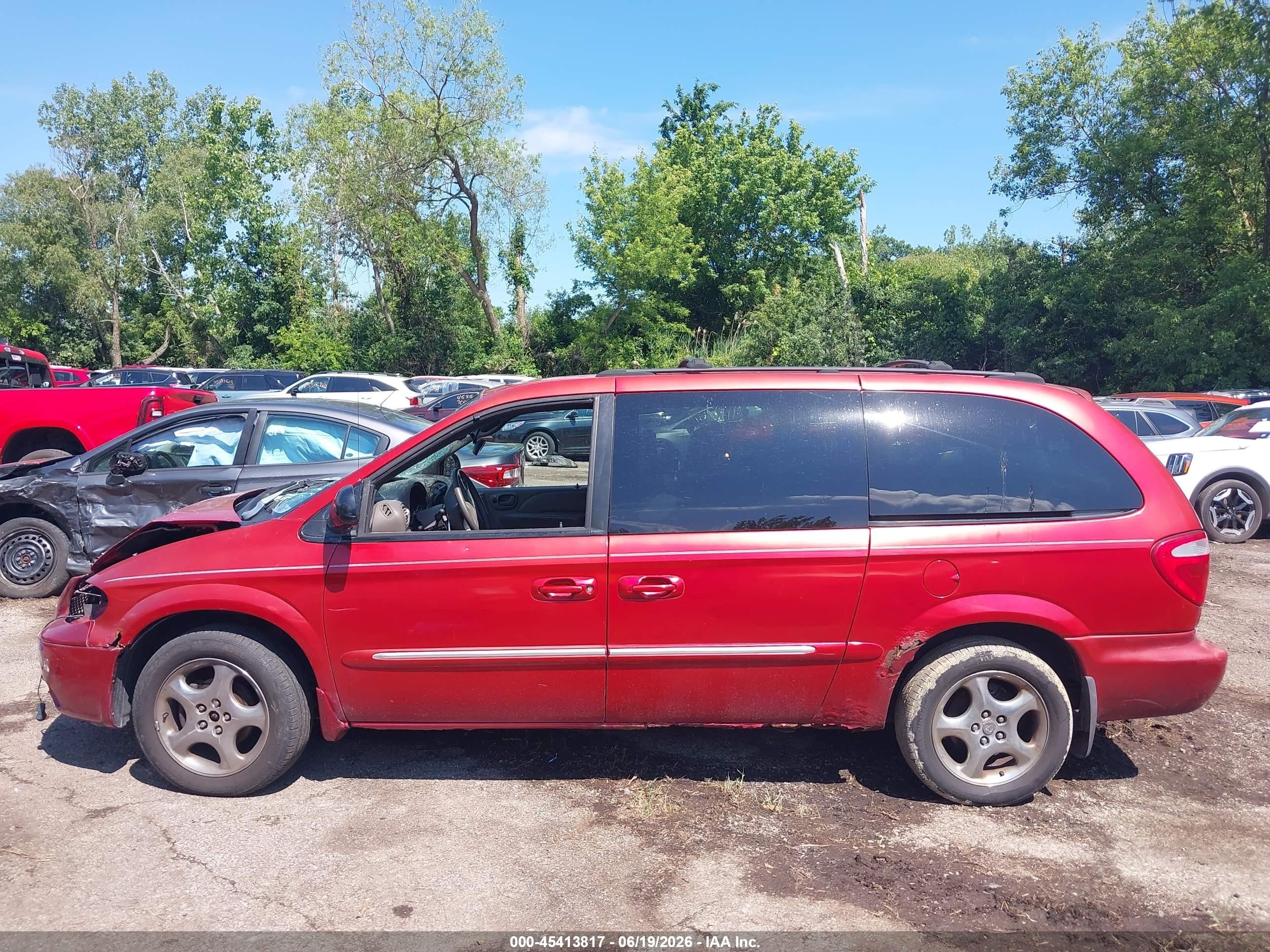 2002 Dodge Grand Caravan Es Red vin: 2B4GP54L82R641186