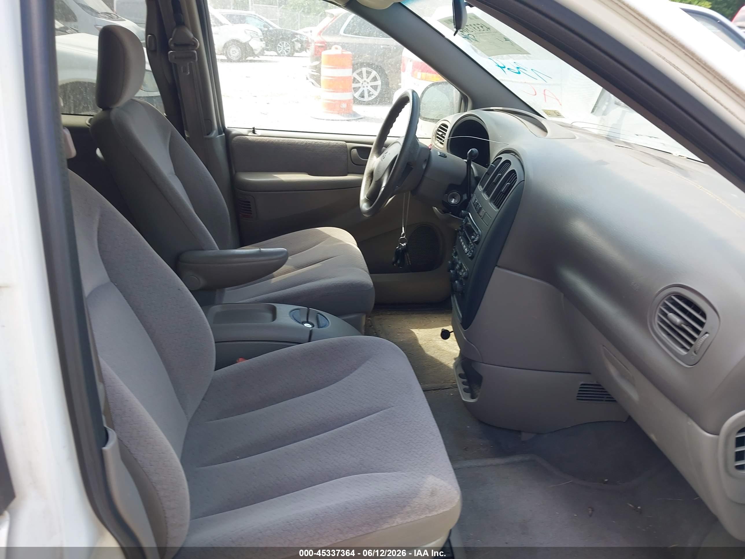 2001 Dodge Grand Caravan Ex White vin: 2B4GP74L61R280549