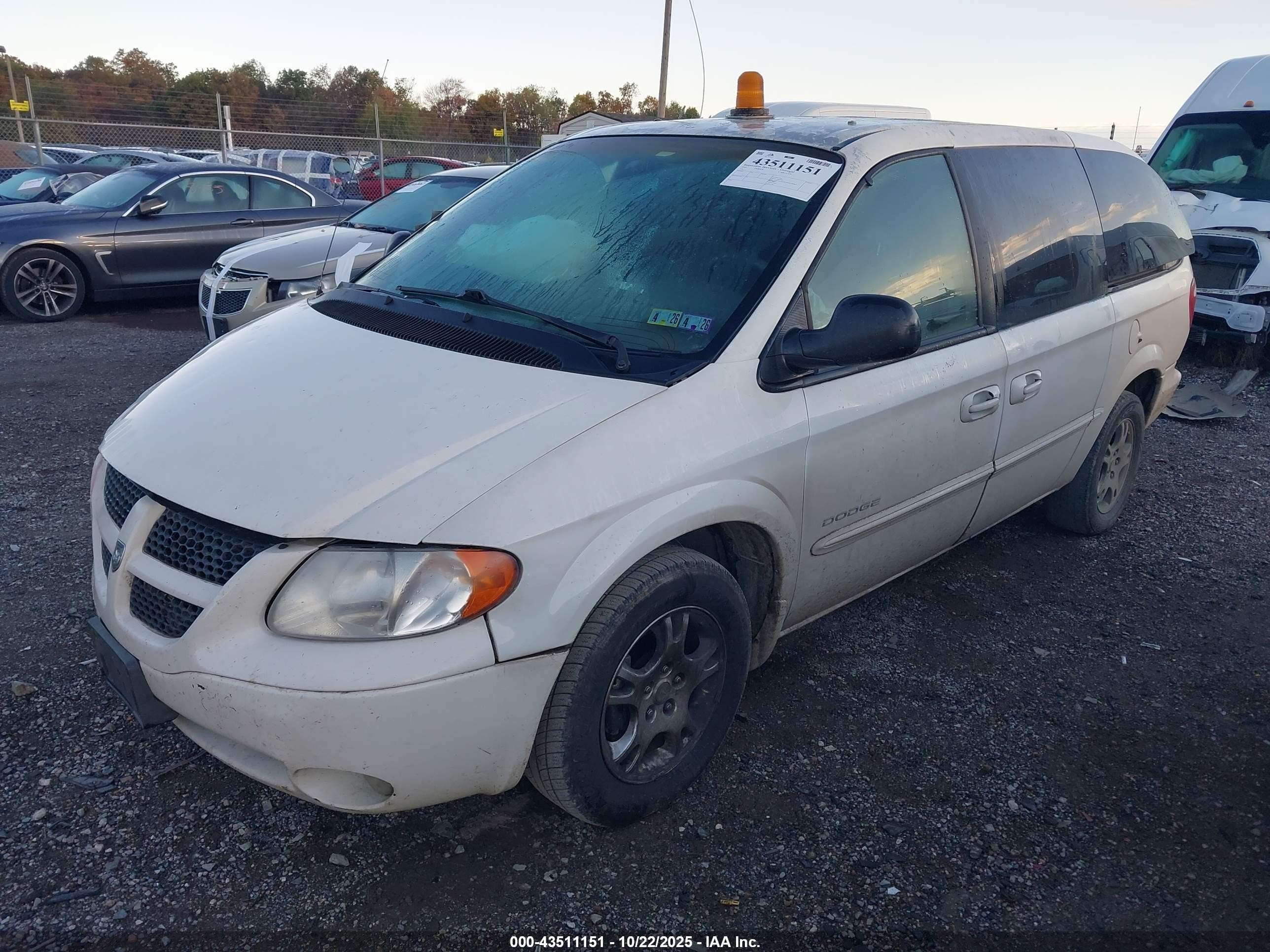 2001 Dodge Grand Caravan Sport White vin: 2B4GT44L21R342197