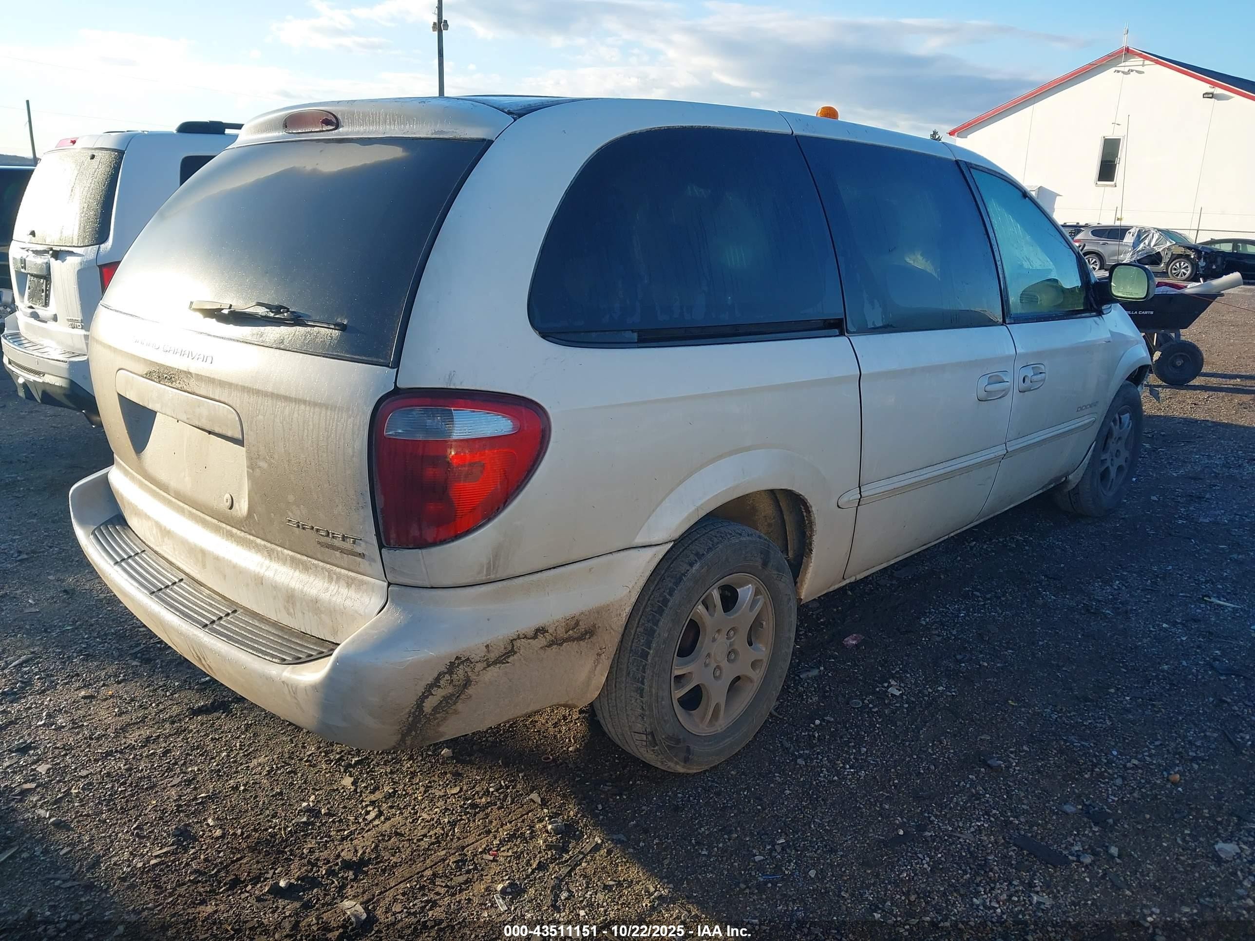 2001 Dodge Grand Caravan Sport White vin: 2B4GT44L21R342197