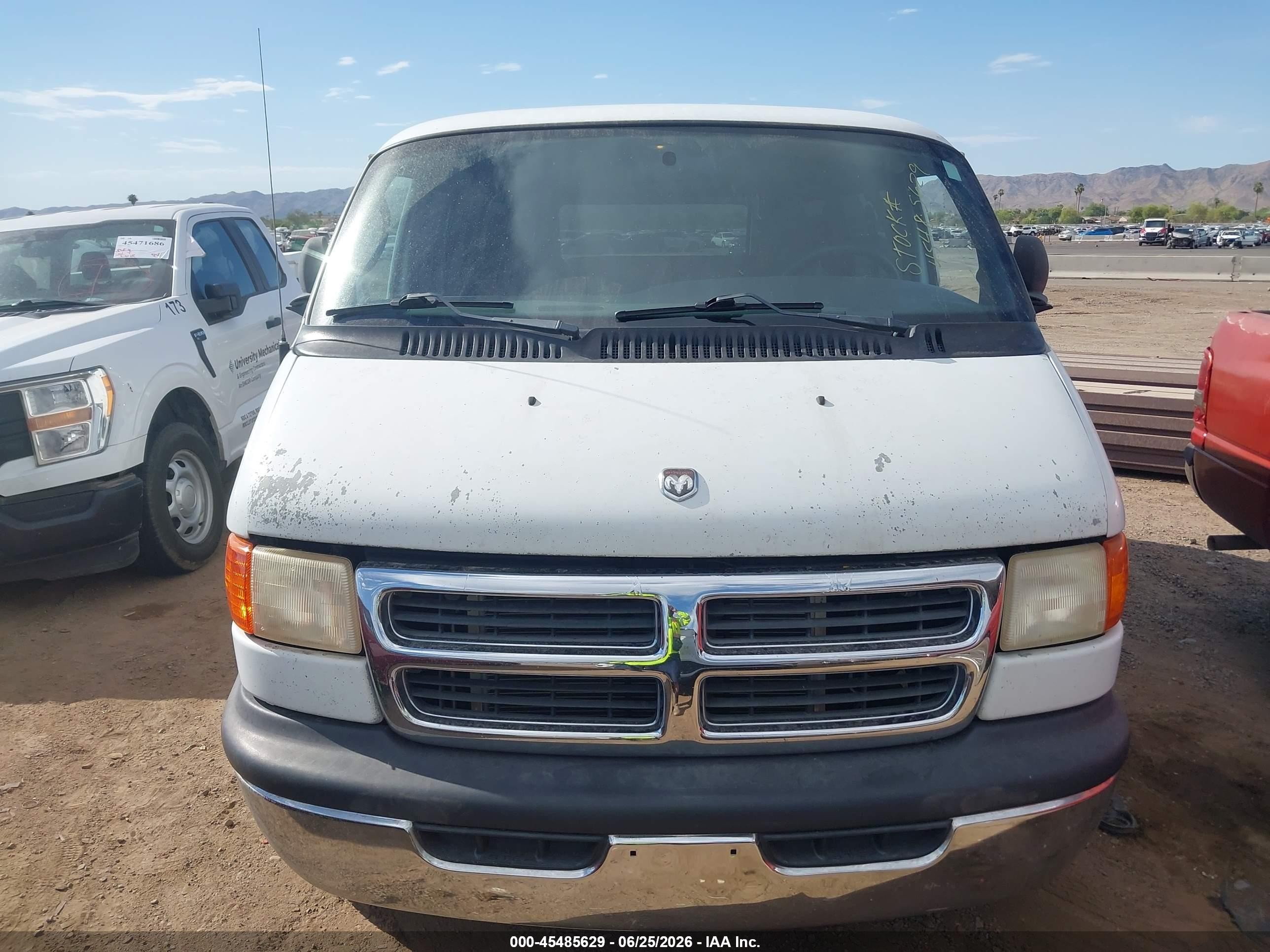 2002 Dodge Ram Wagon 1500   Белый vin: 2B4HB15Y42K104152