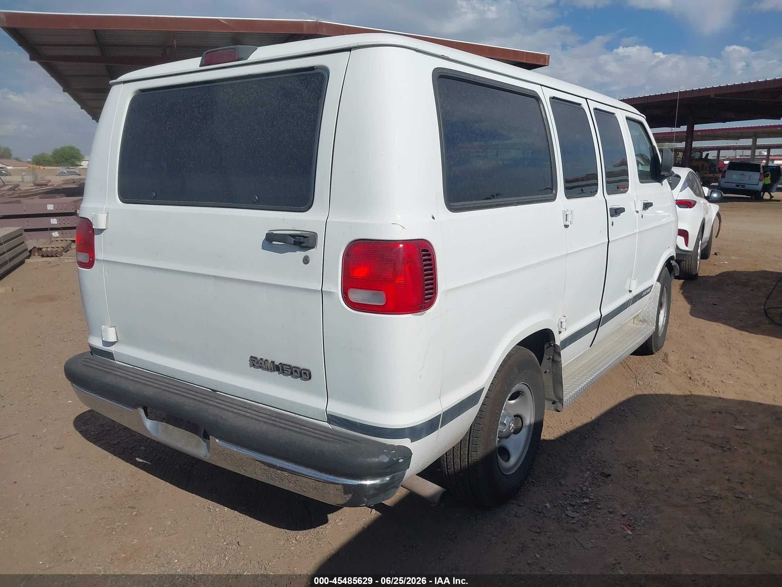2002 Dodge Ram Wagon 1500   Белый vin: 2B4HB15Y42K104152