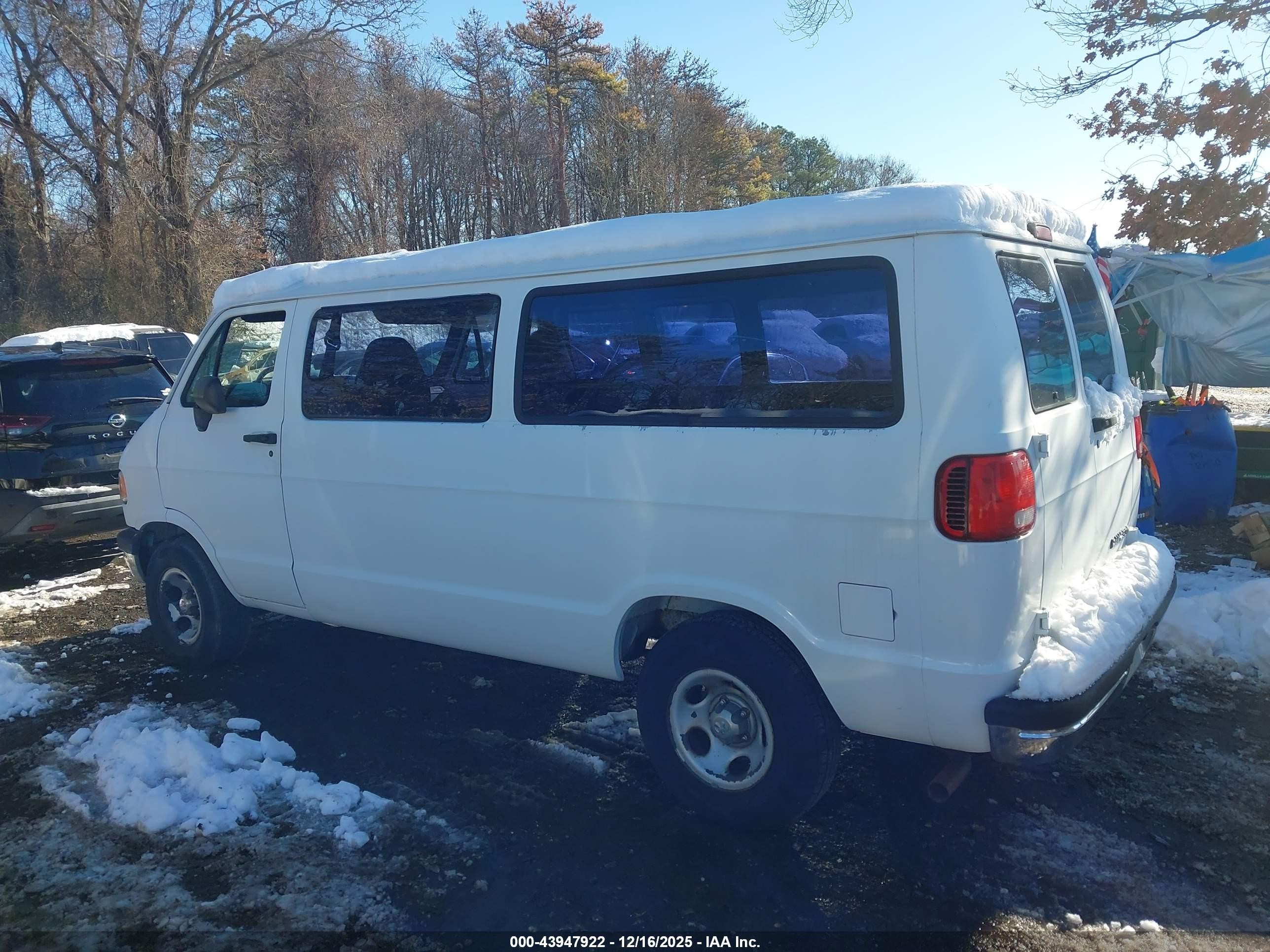 1996 Dodge Ram Wagon B2500 White vin: 2B4HB25Y9TK176164