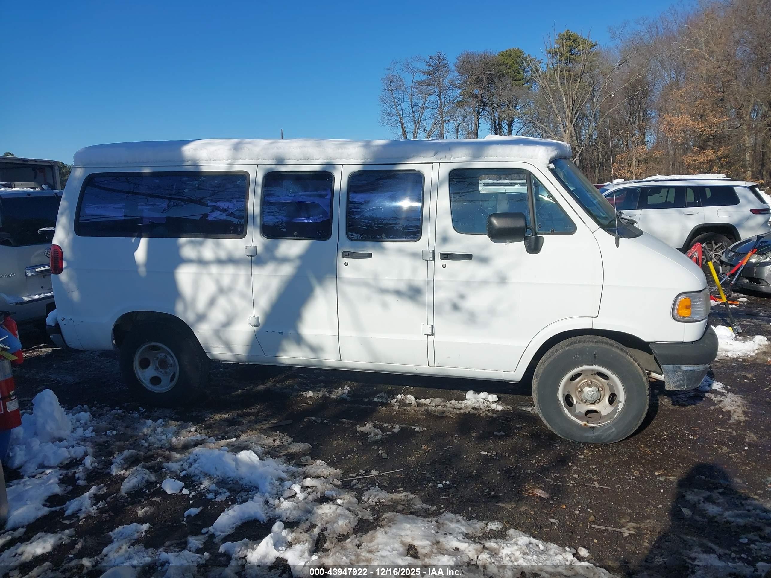 1996 Dodge Ram Wagon B2500 White vin: 2B4HB25Y9TK176164