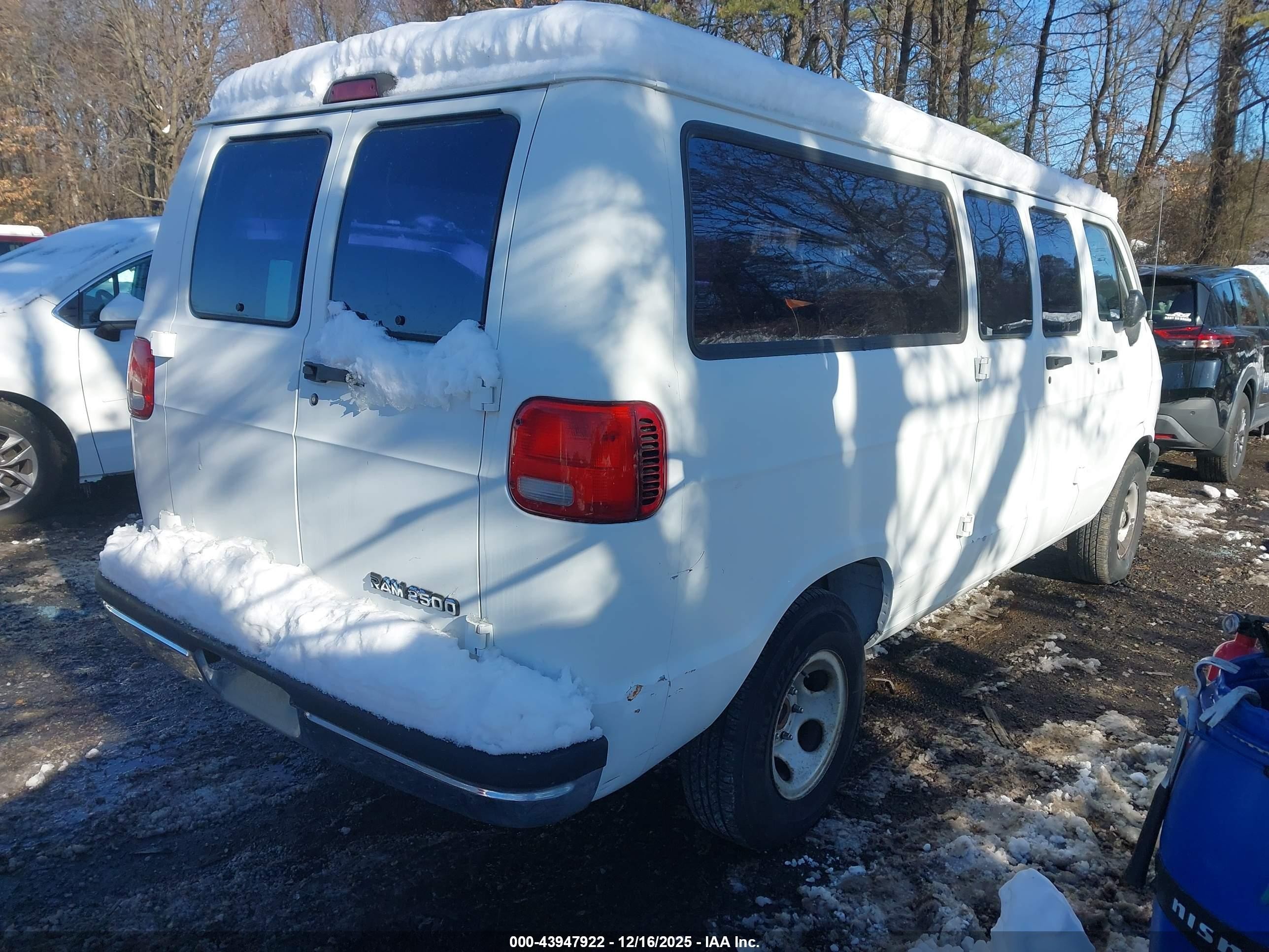 1996 Dodge Ram Wagon B2500 White vin: 2B4HB25Y9TK176164