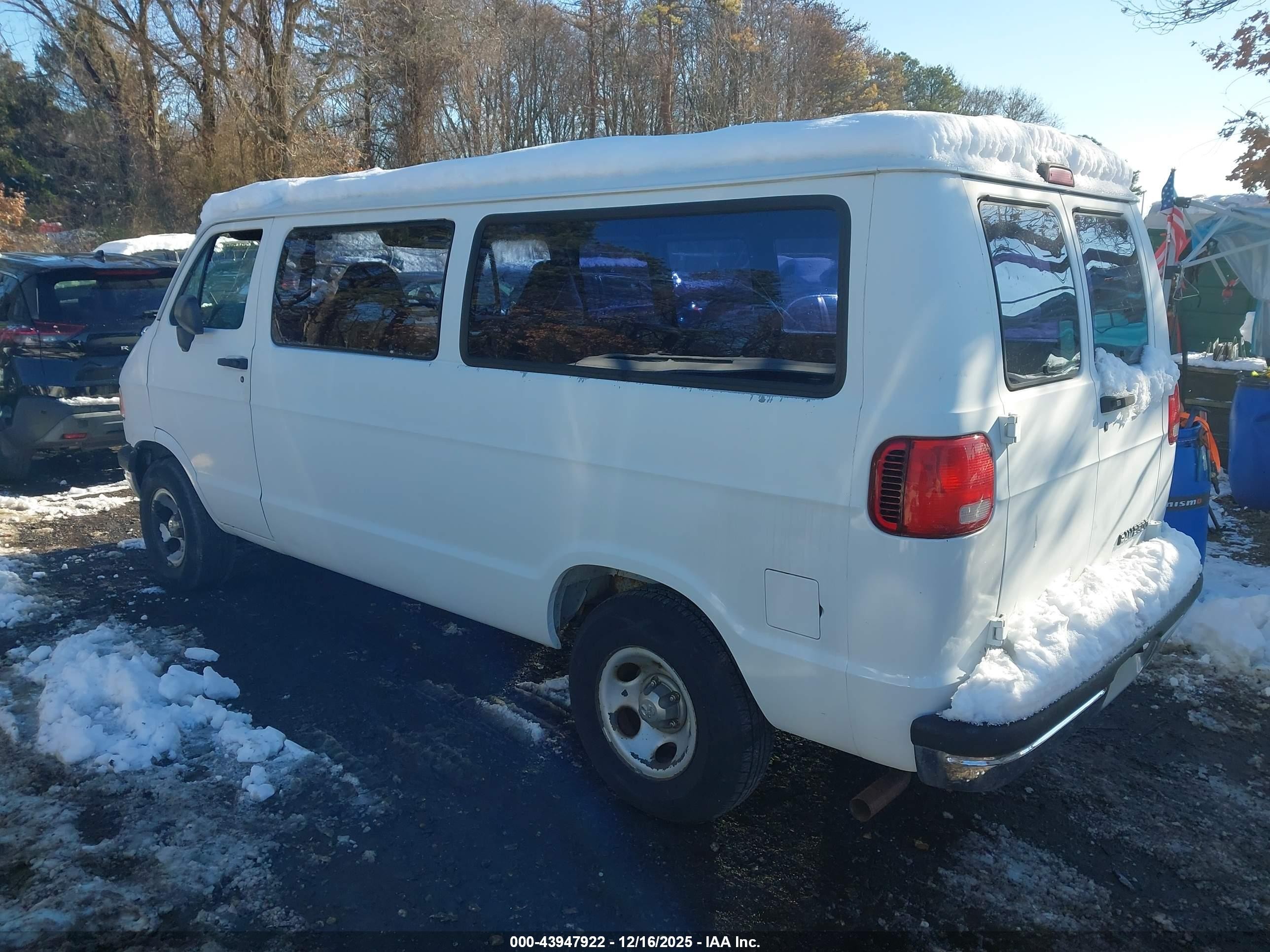 1996 Dodge Ram Wagon B2500 White vin: 2B4HB25Y9TK176164