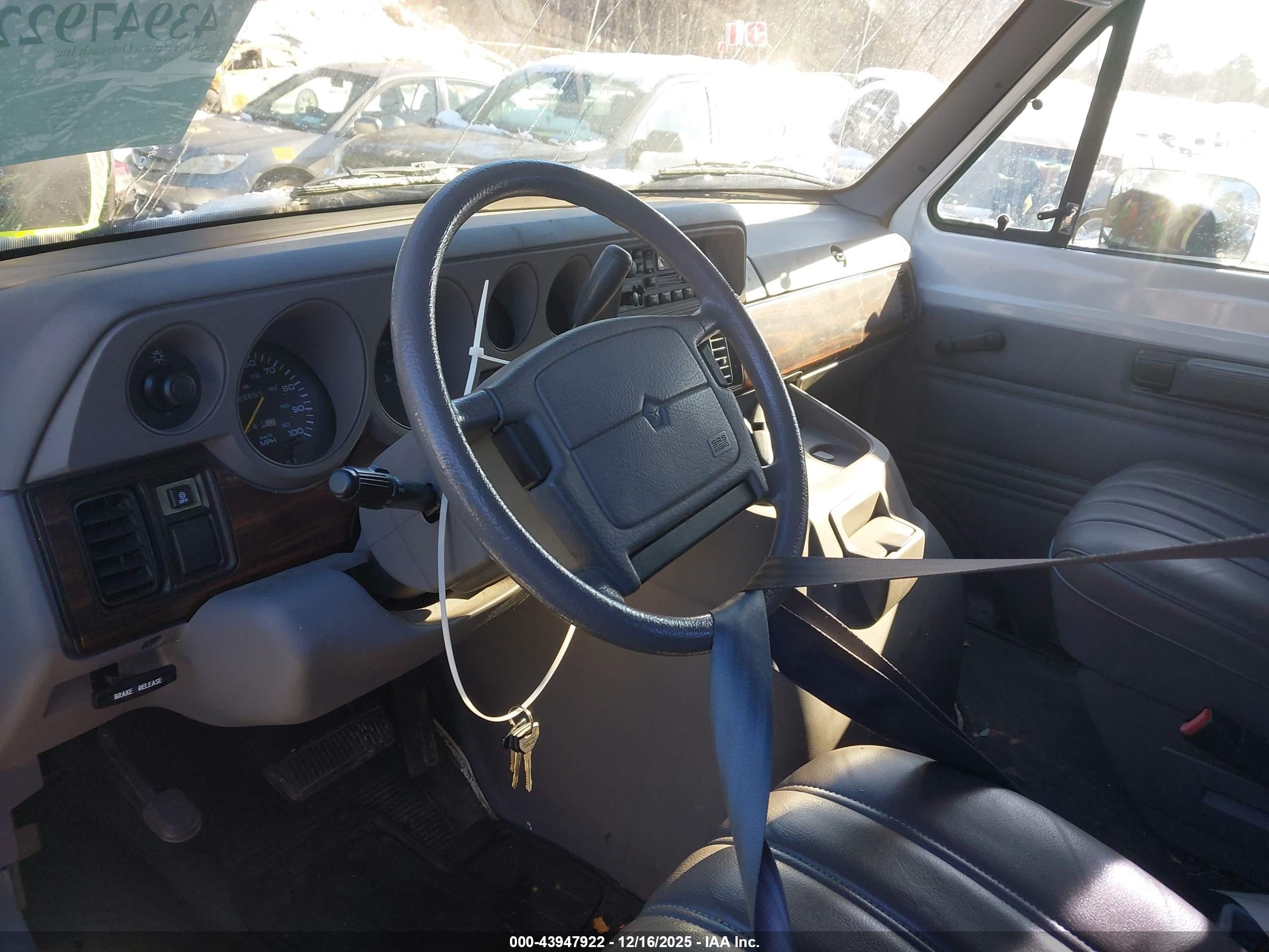 1996 Dodge Ram Wagon B2500 White vin: 2B4HB25Y9TK176164