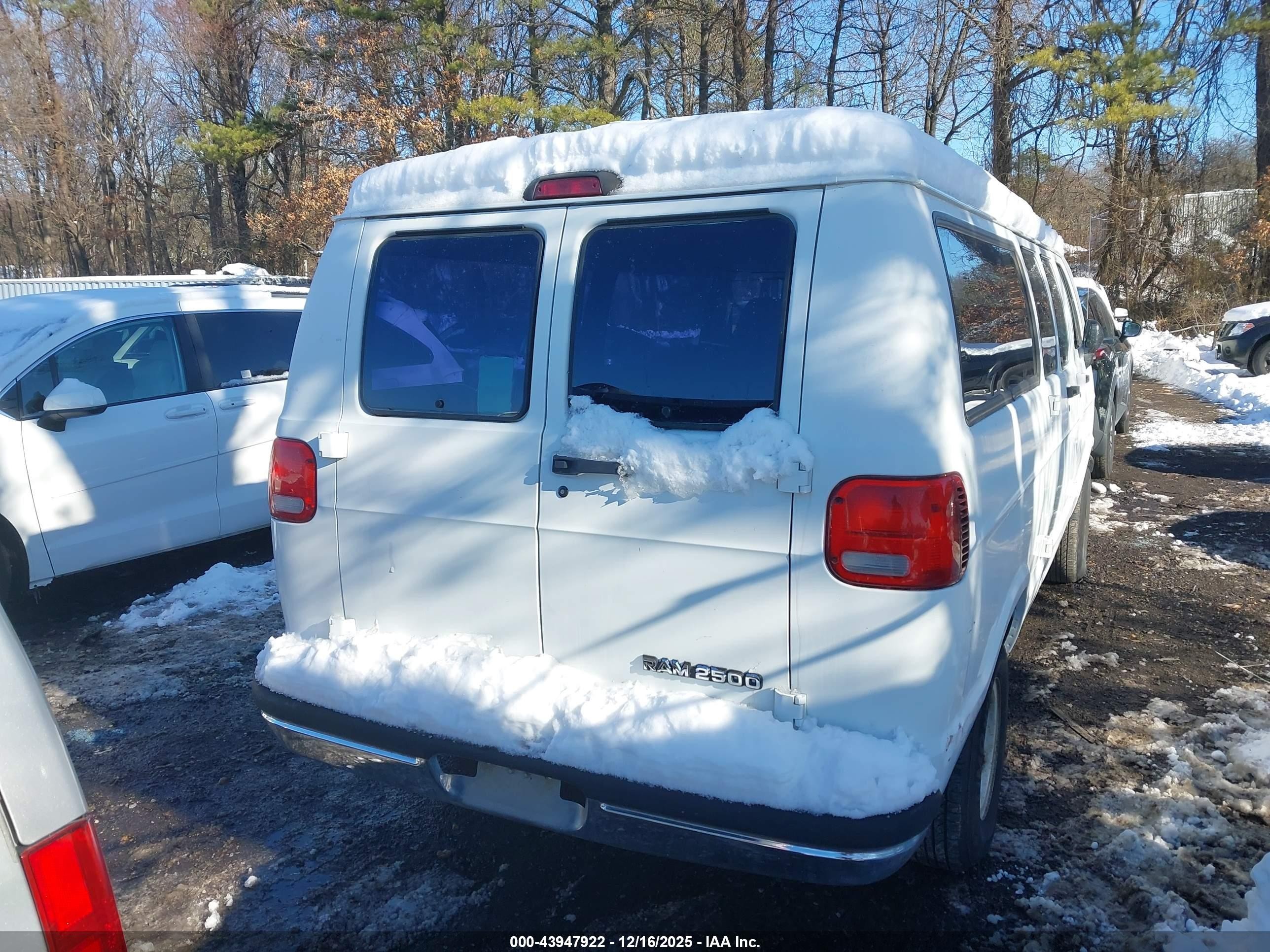 1996 Dodge Ram Wagon B2500 White vin: 2B4HB25Y9TK176164