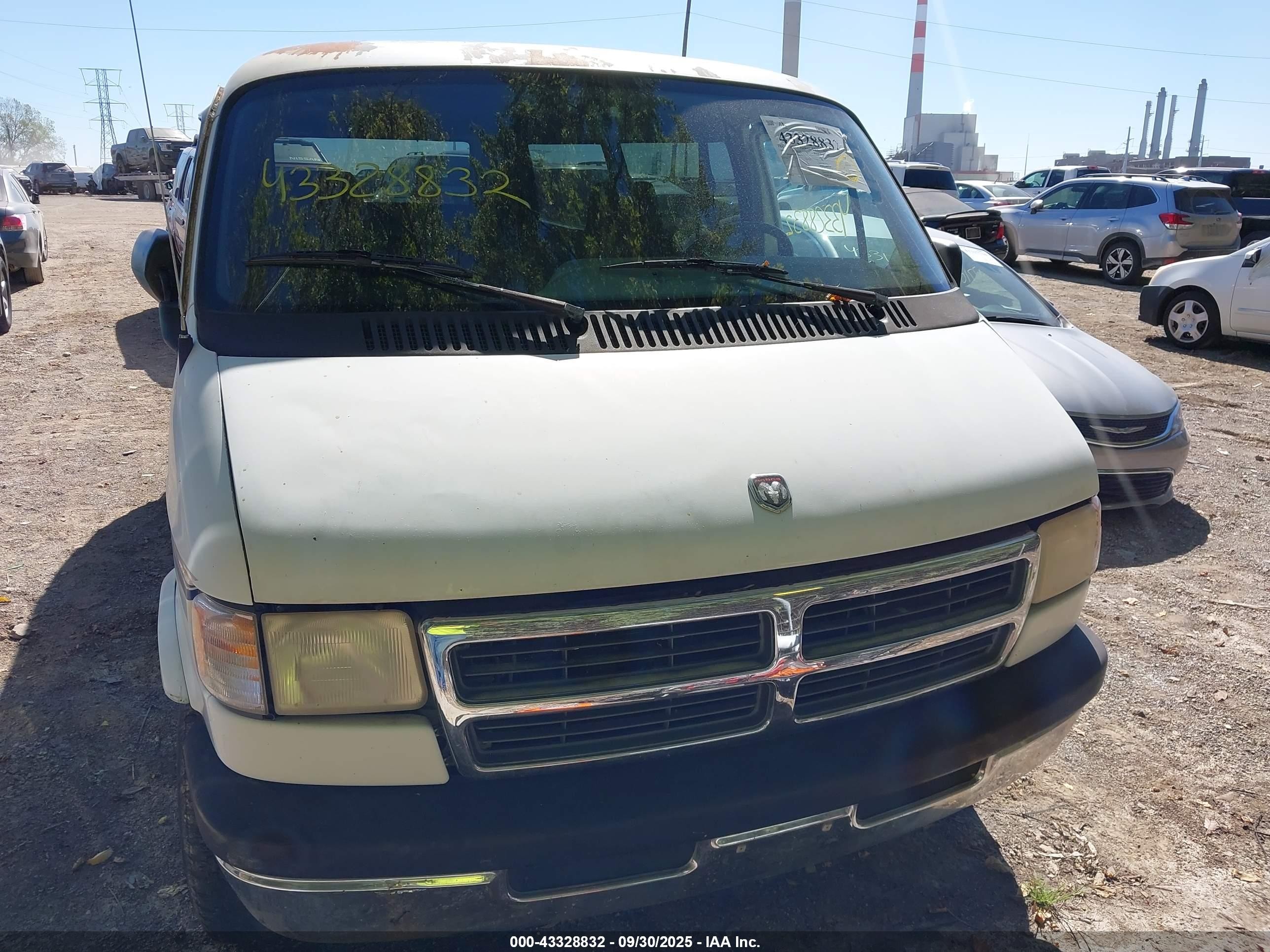 1996 Dodge Ram Wagon B2500 White vin: 2B4HB25Z8TK171711