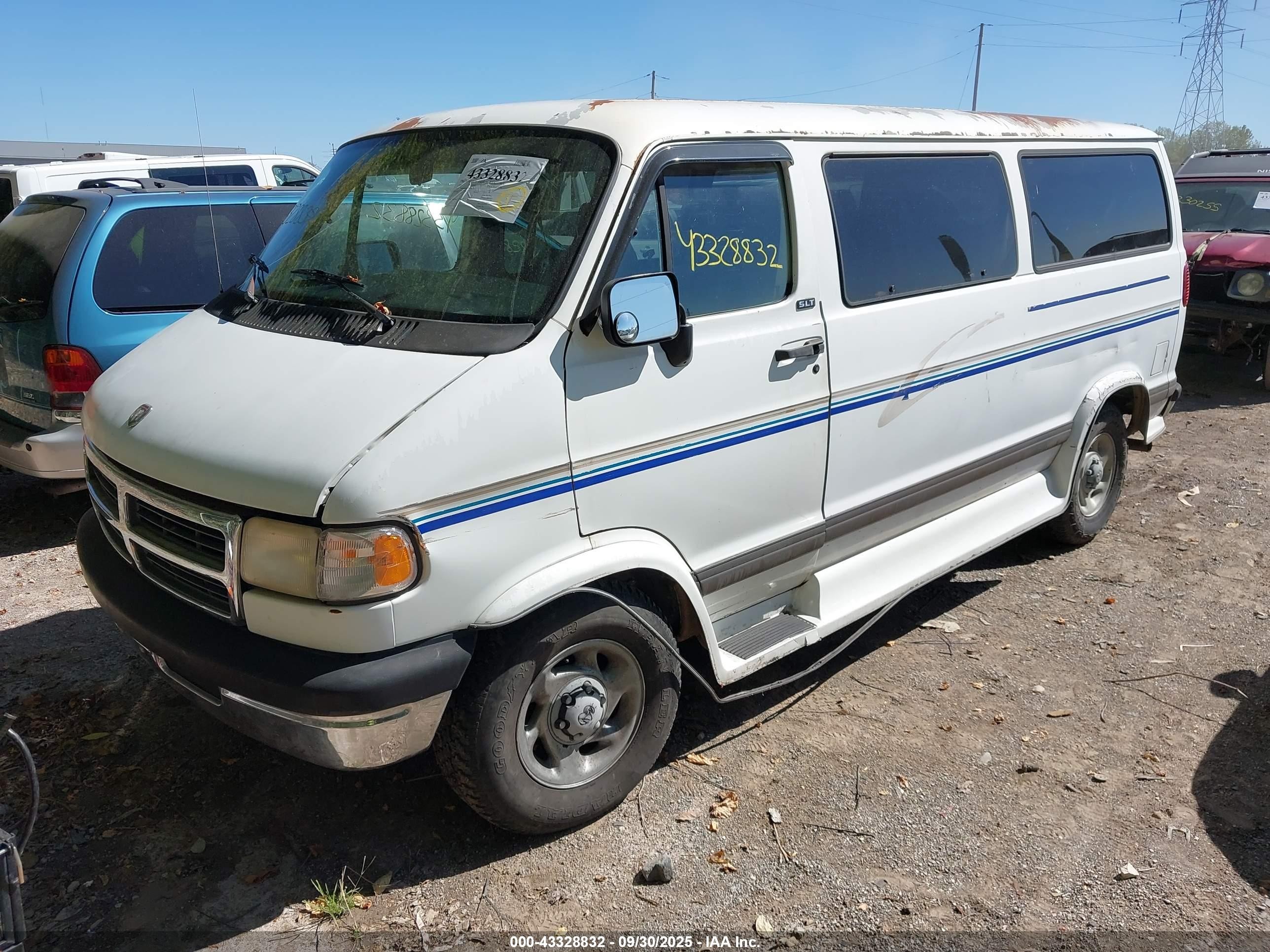 1996 Dodge Ram Wagon B2500 White vin: 2B4HB25Z8TK171711