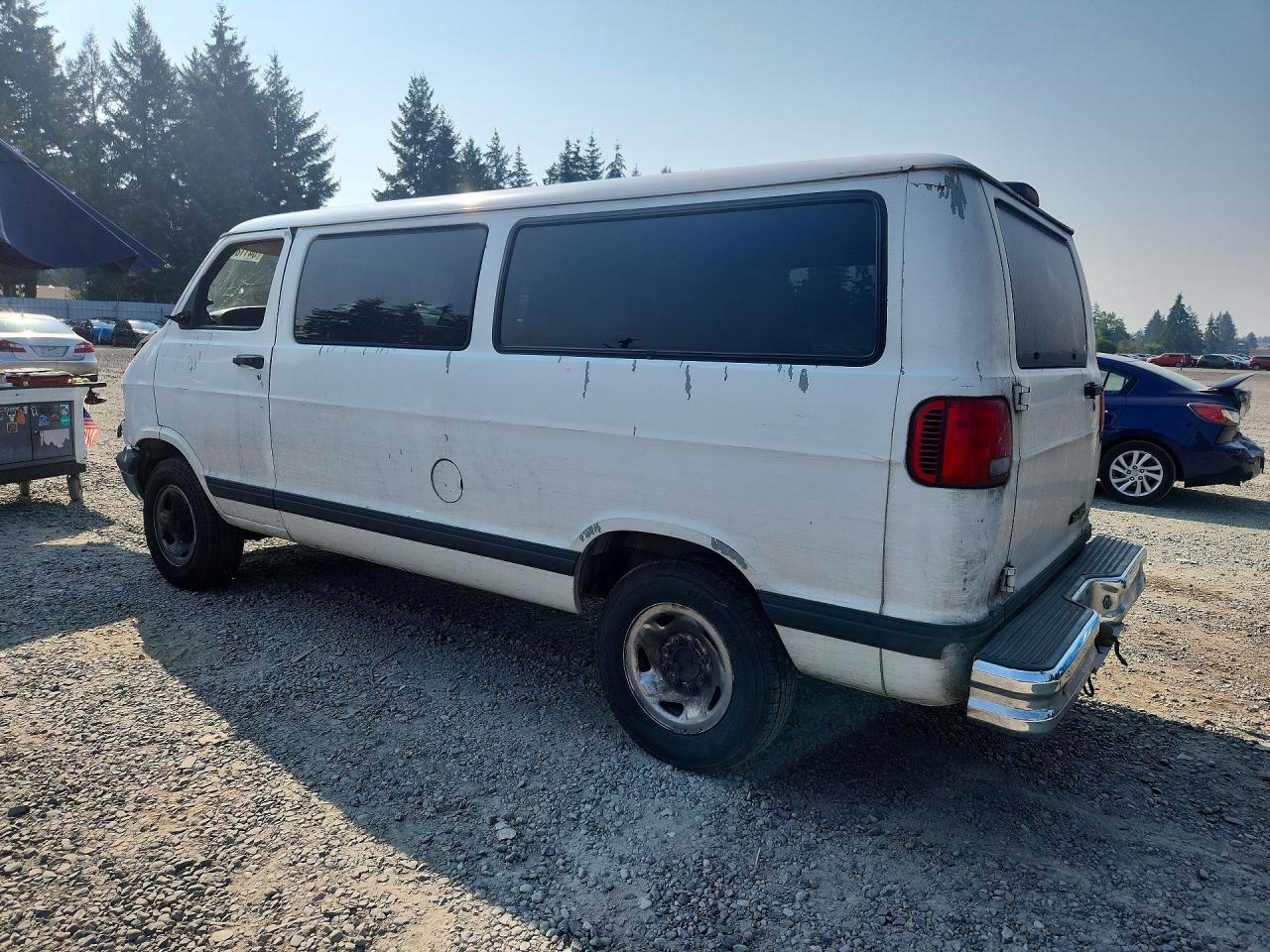 2002 Dodge Ram Wagon B2500 White vin: 2B4JB25Y22K121121