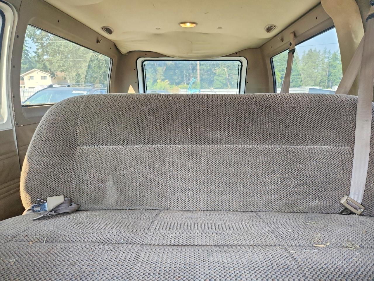 2002 Dodge Ram Wagon B2500 White vin: 2B4JB25Y22K121121
