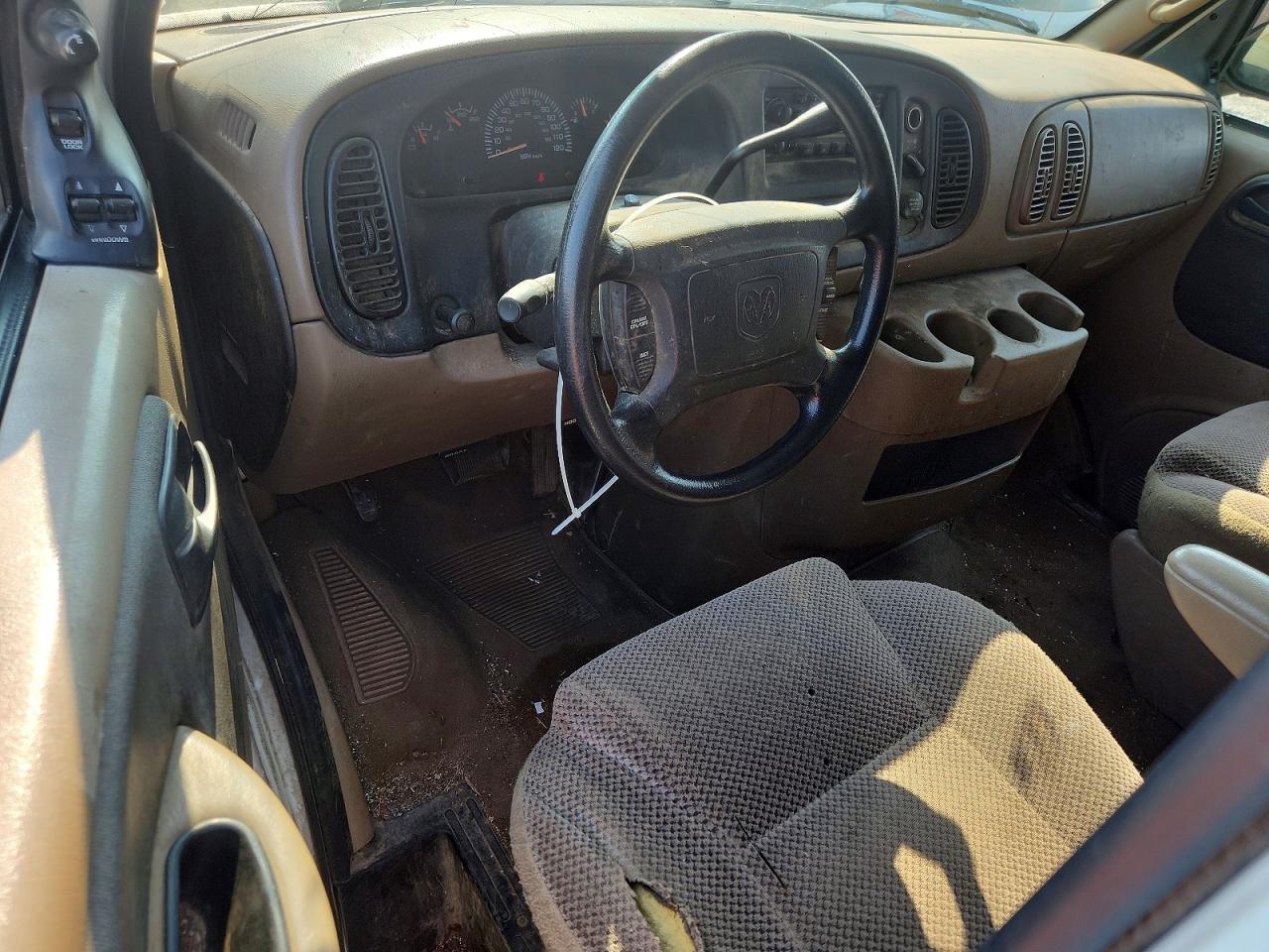 2002 Dodge Ram Wagon B2500 White vin: 2B4JB25Y22K121121