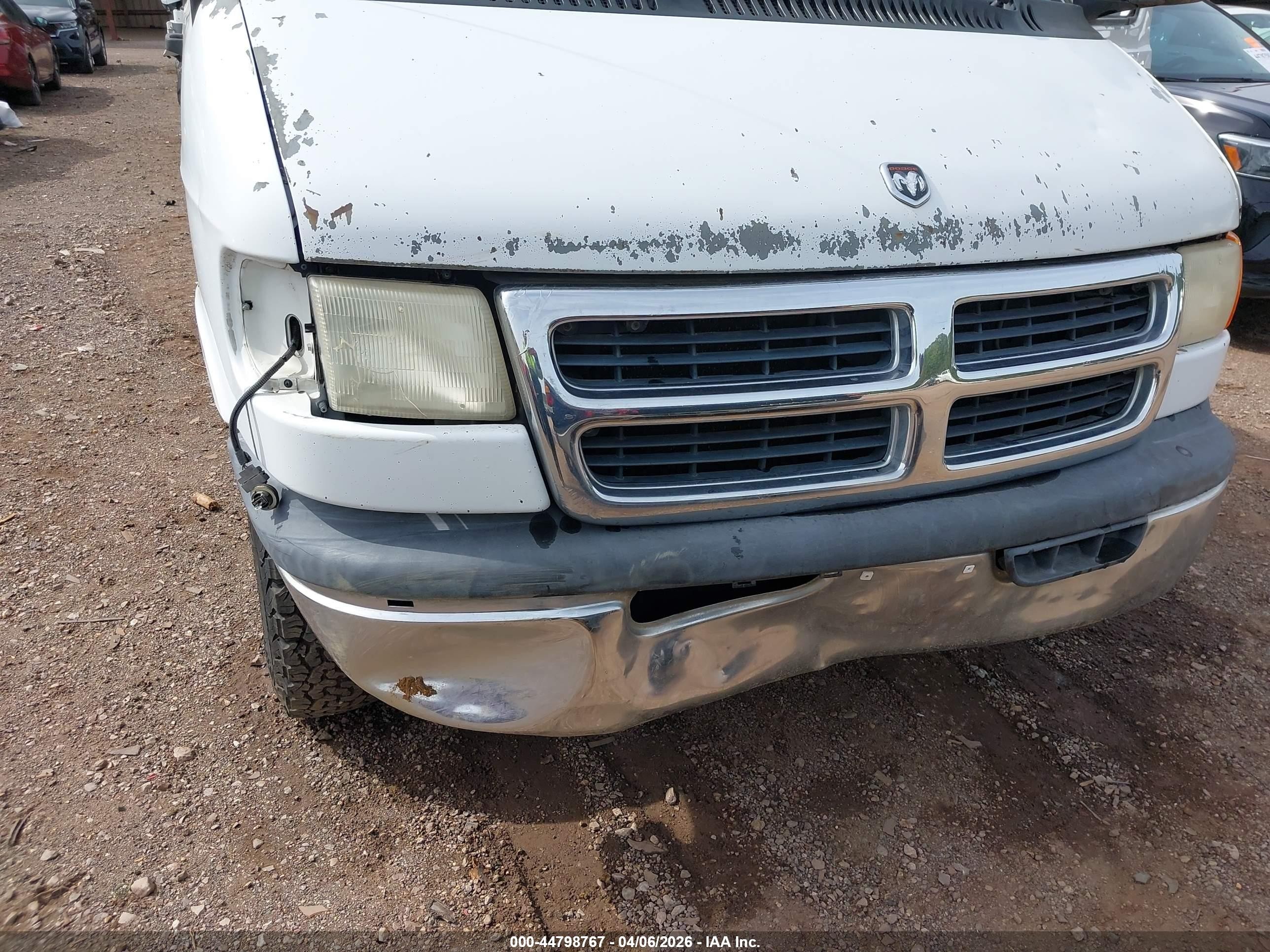 1999 Dodge Ram Wagon 2500   White vin: 2B4JB25Y4XK560568