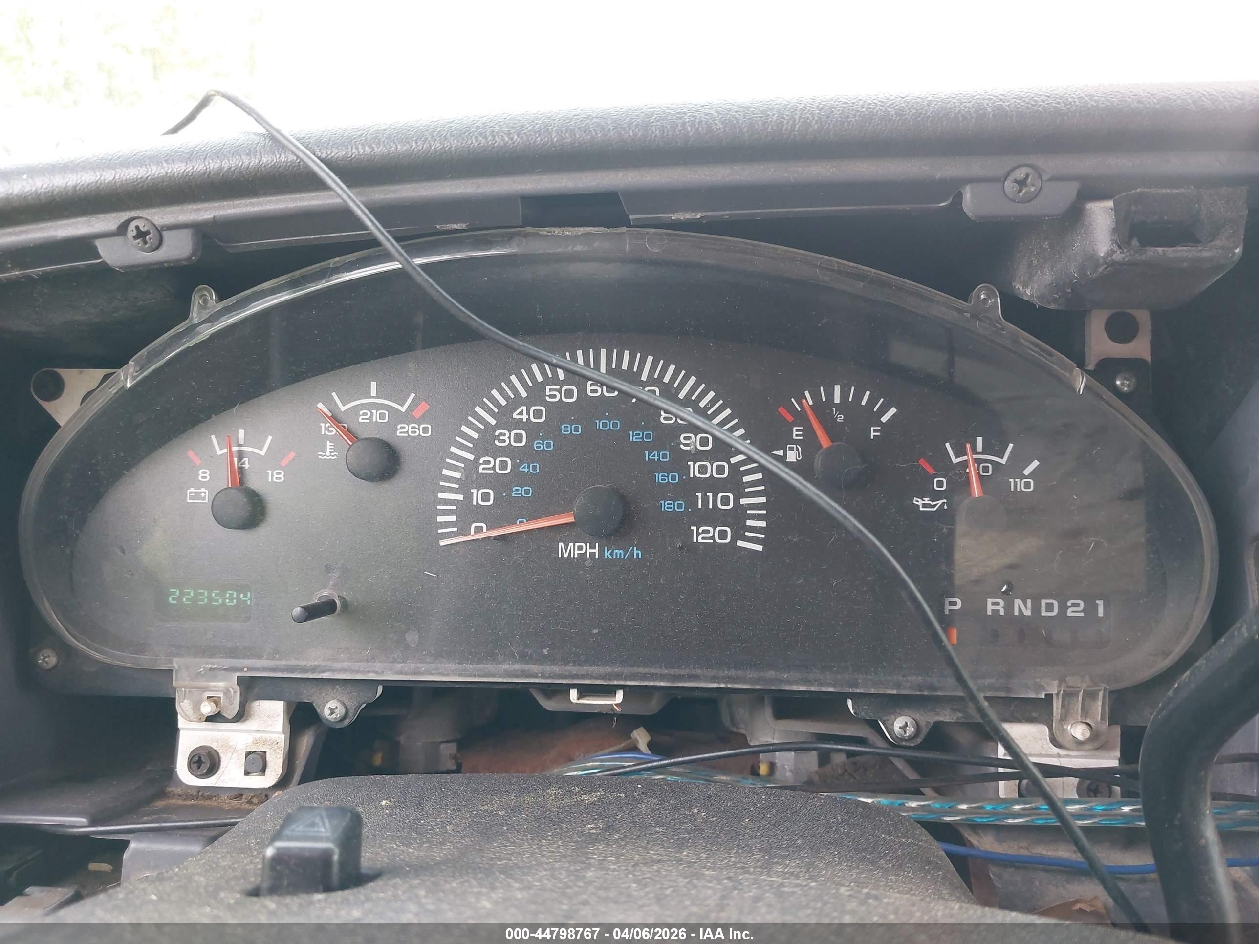 1999 Dodge Ram Wagon 2500   White vin: 2B4JB25Y4XK560568