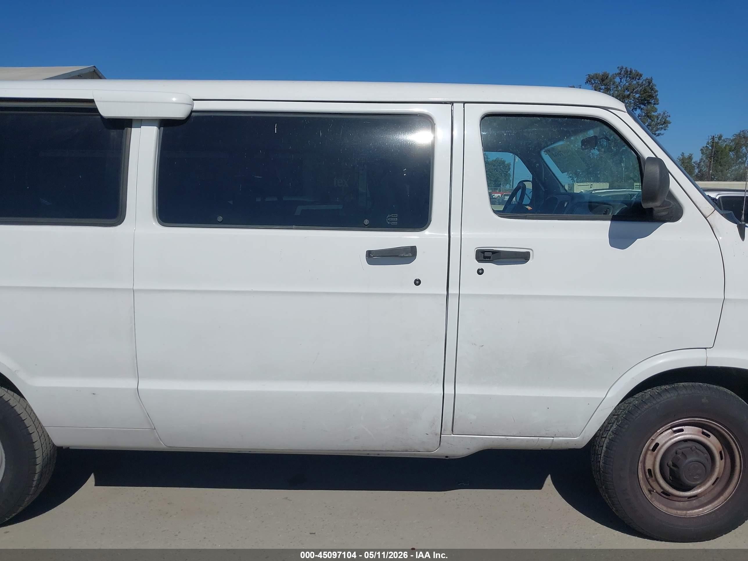 1999 Dodge Ram Wagon 2500   Белый vin: 2B4JB25Y7XK579647