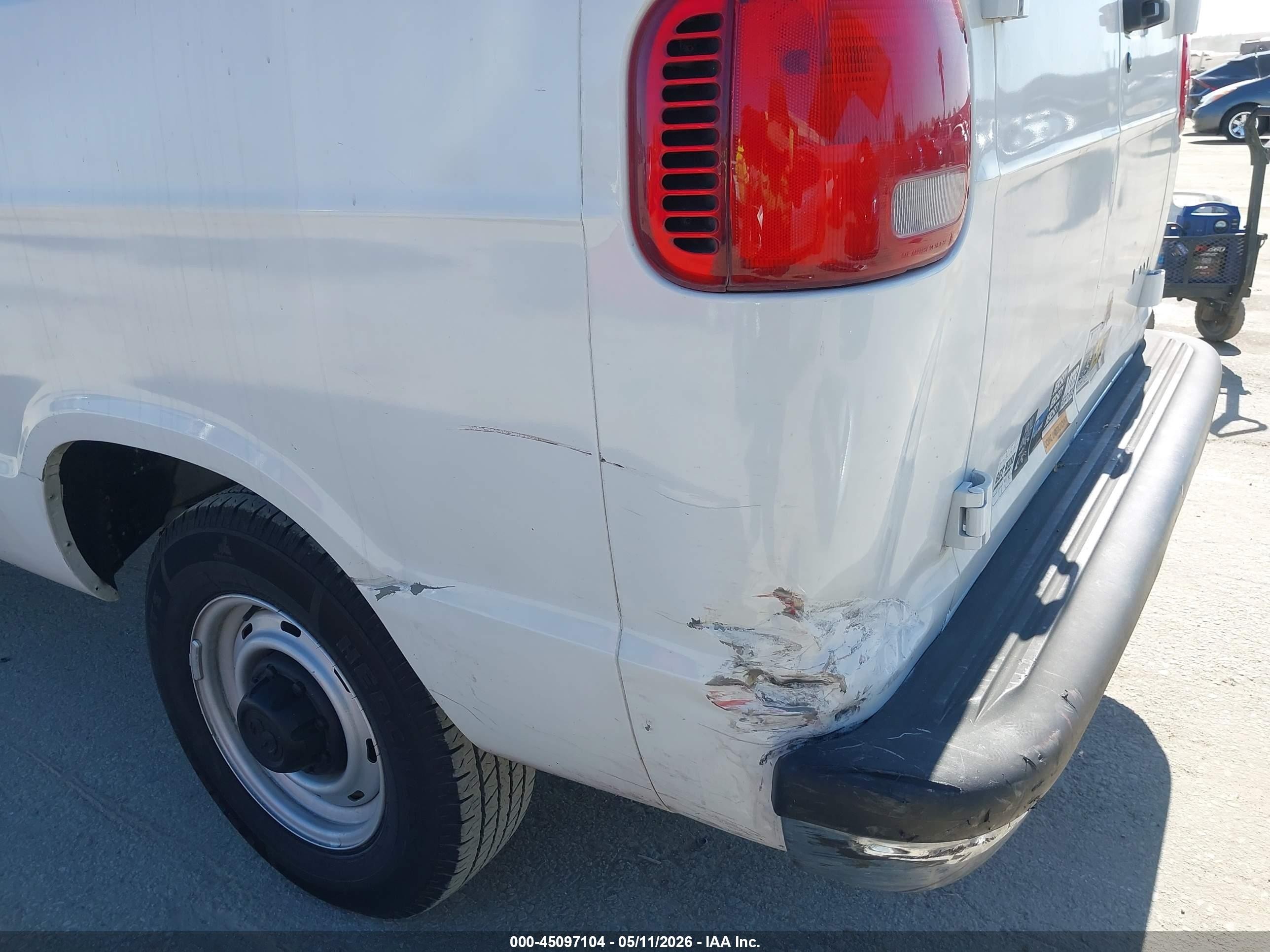 1999 Dodge Ram Wagon 2500   Белый vin: 2B4JB25Y7XK579647