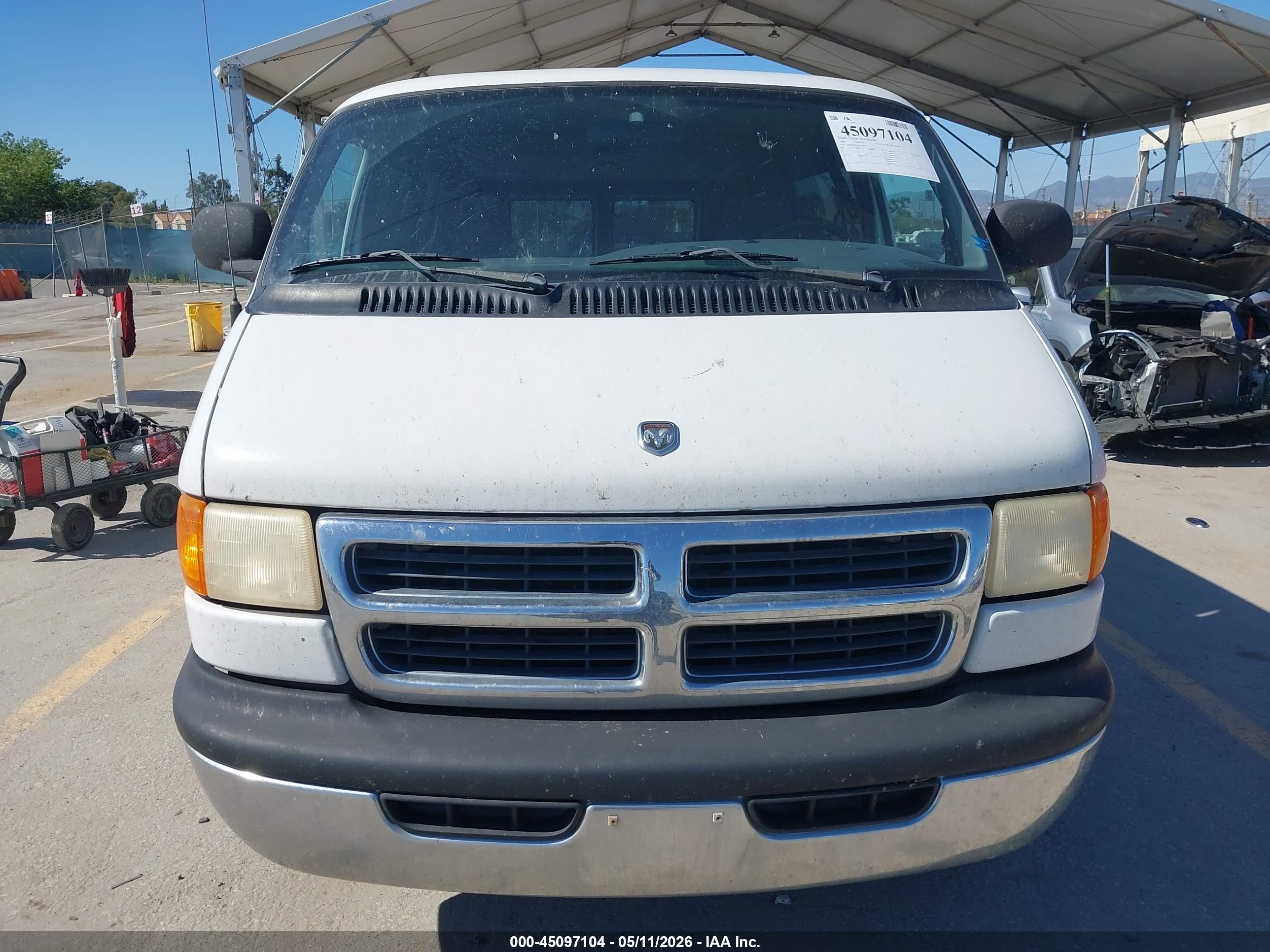 1999 Dodge Ram Wagon 2500   Белый vin: 2B4JB25Y7XK579647