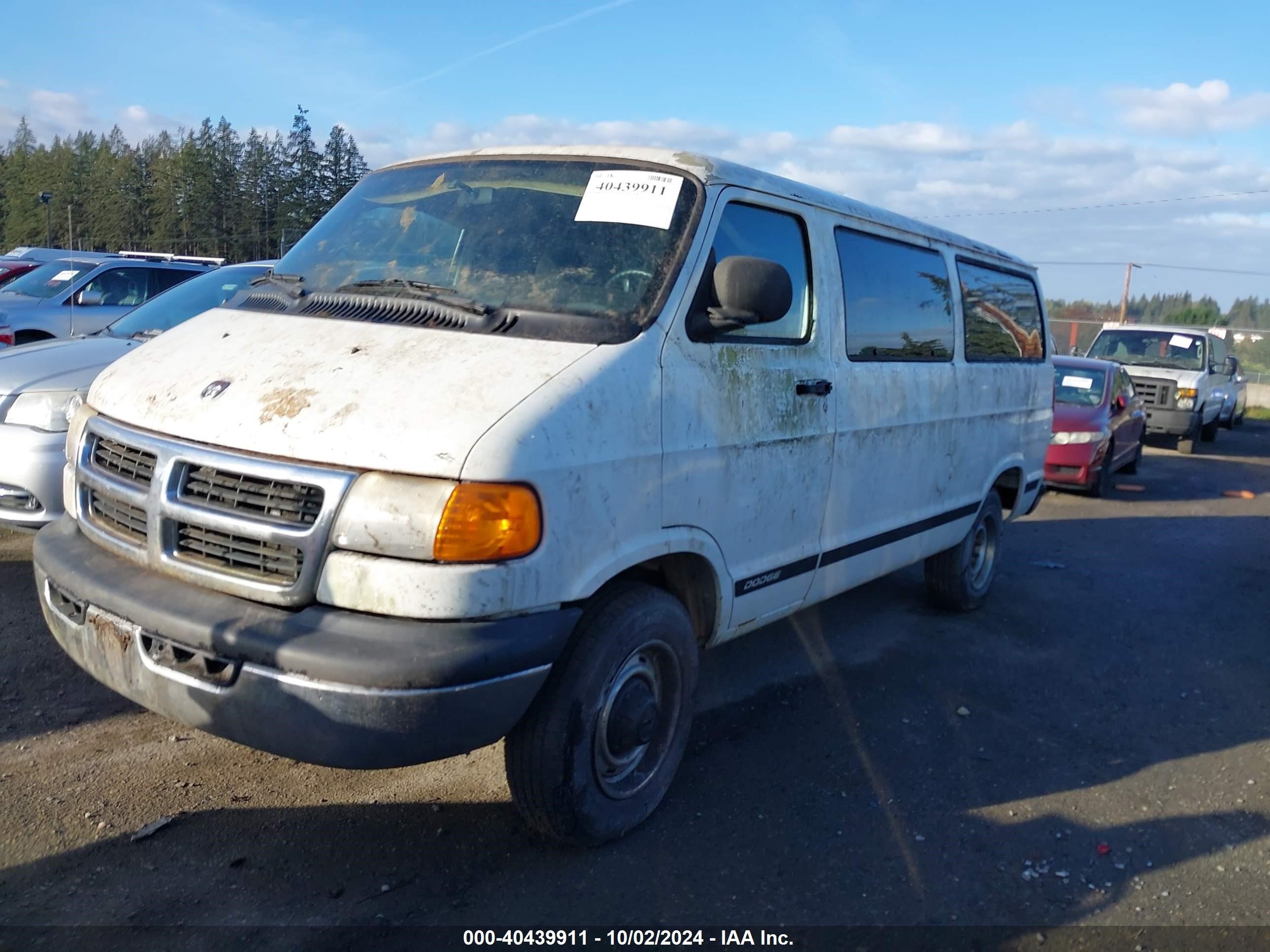 2002 Dodge Ram Wagon 2500   White vin: 2B4JB25Z72K120250
