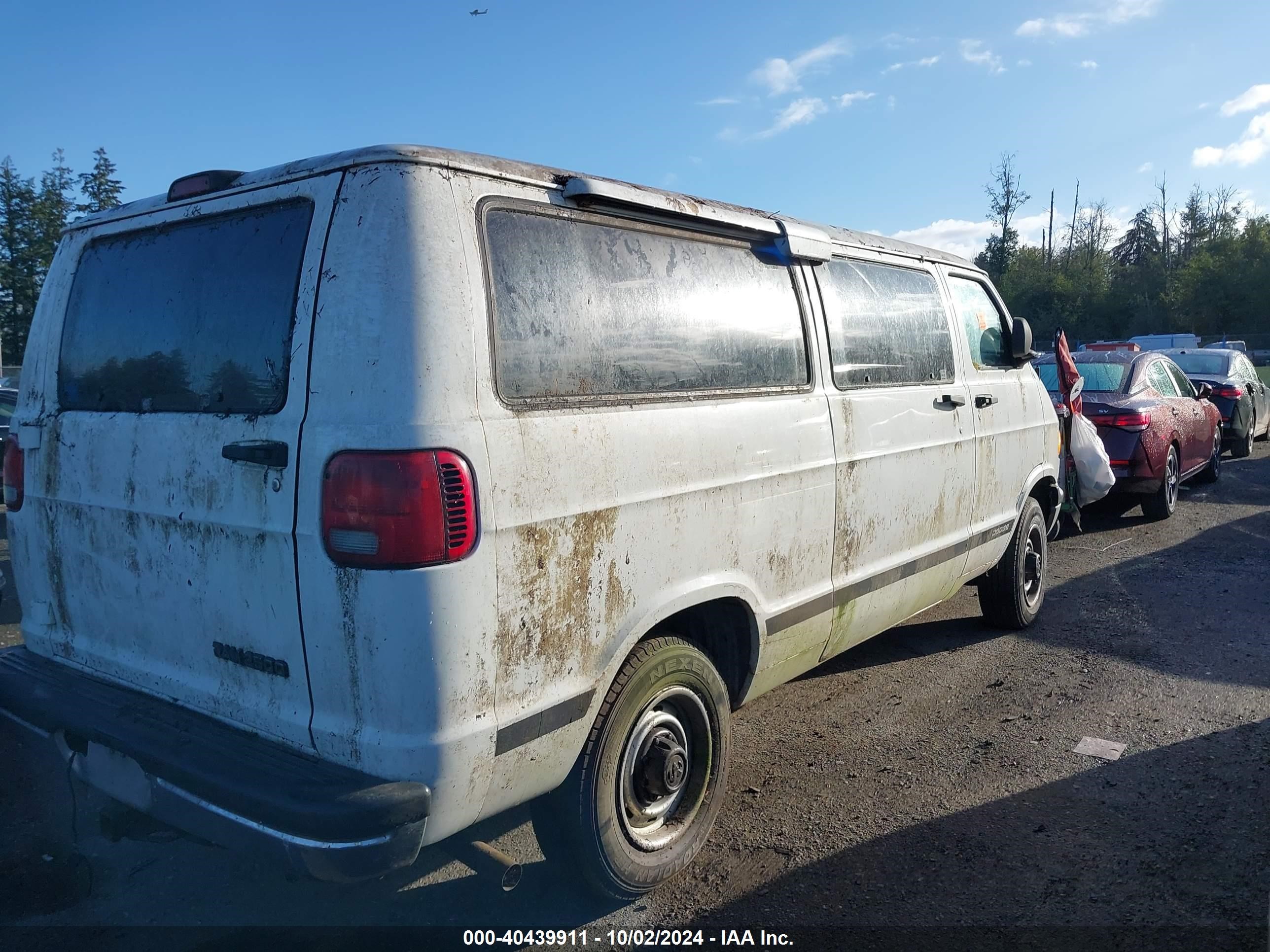 2002 Dodge Ram Wagon 2500   White vin: 2B4JB25Z72K120250