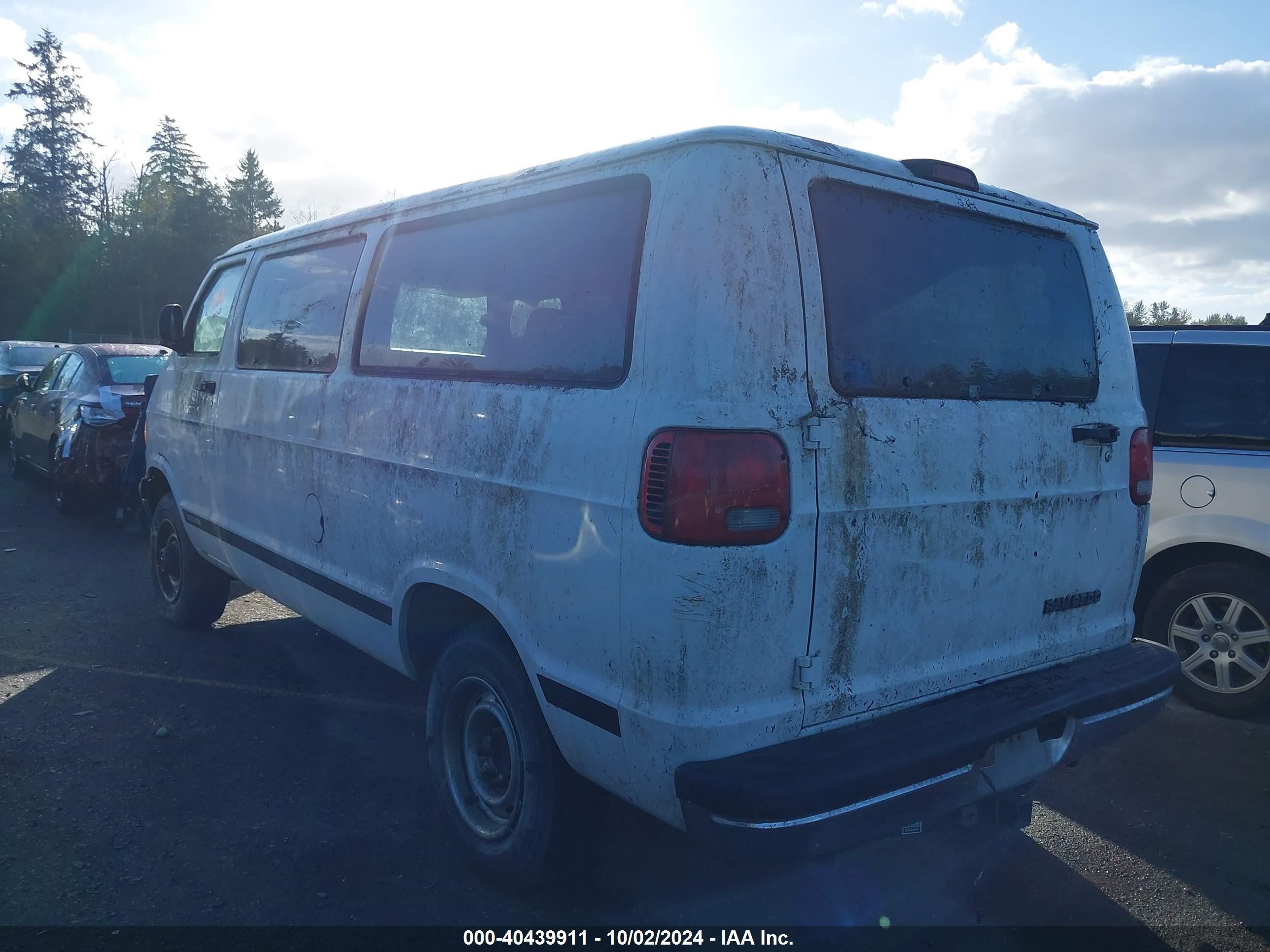 2002 Dodge Ram Wagon 2500   White vin: 2B4JB25Z72K120250