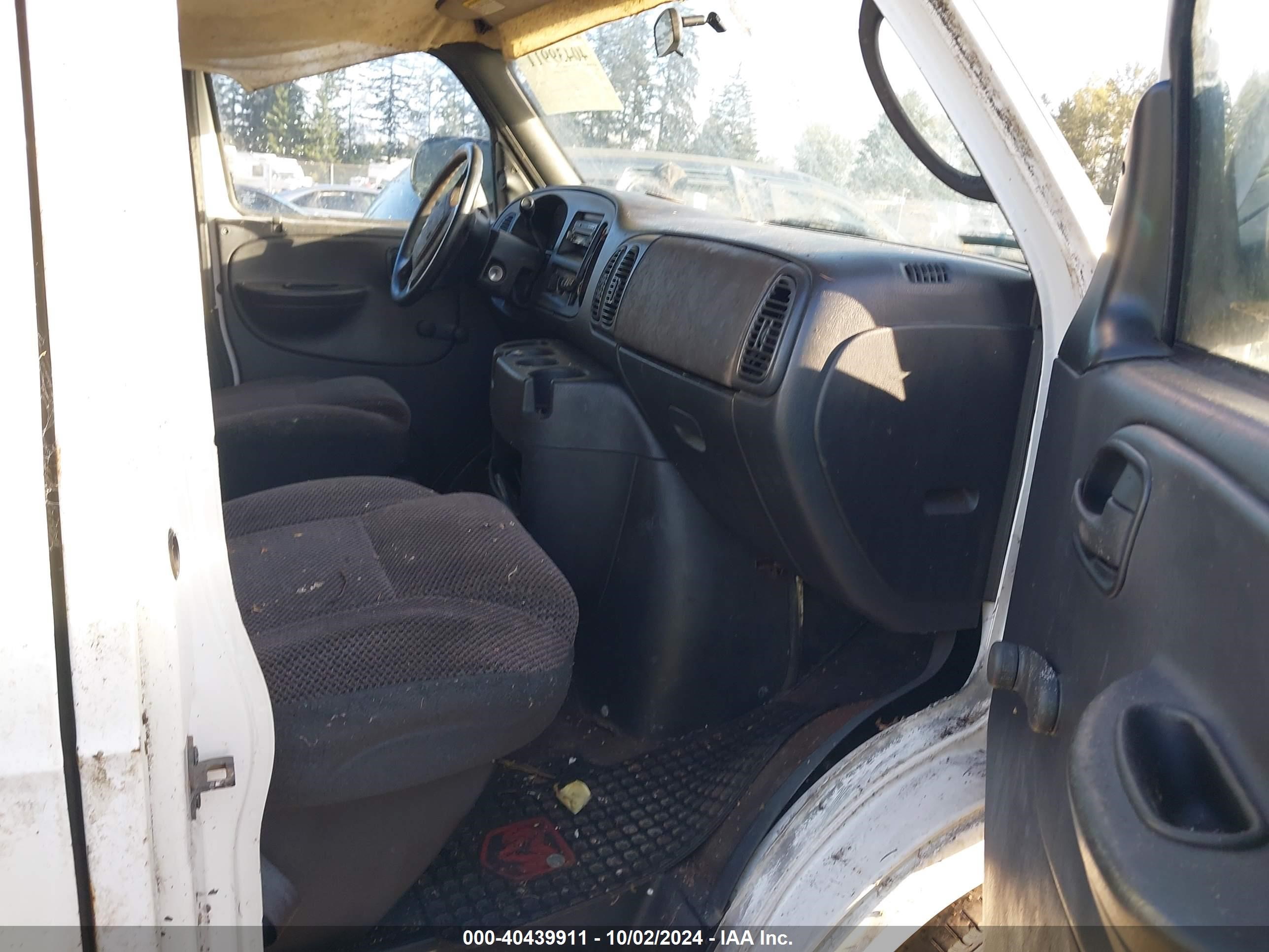 2002 Dodge Ram Wagon 2500   White vin: 2B4JB25Z72K120250