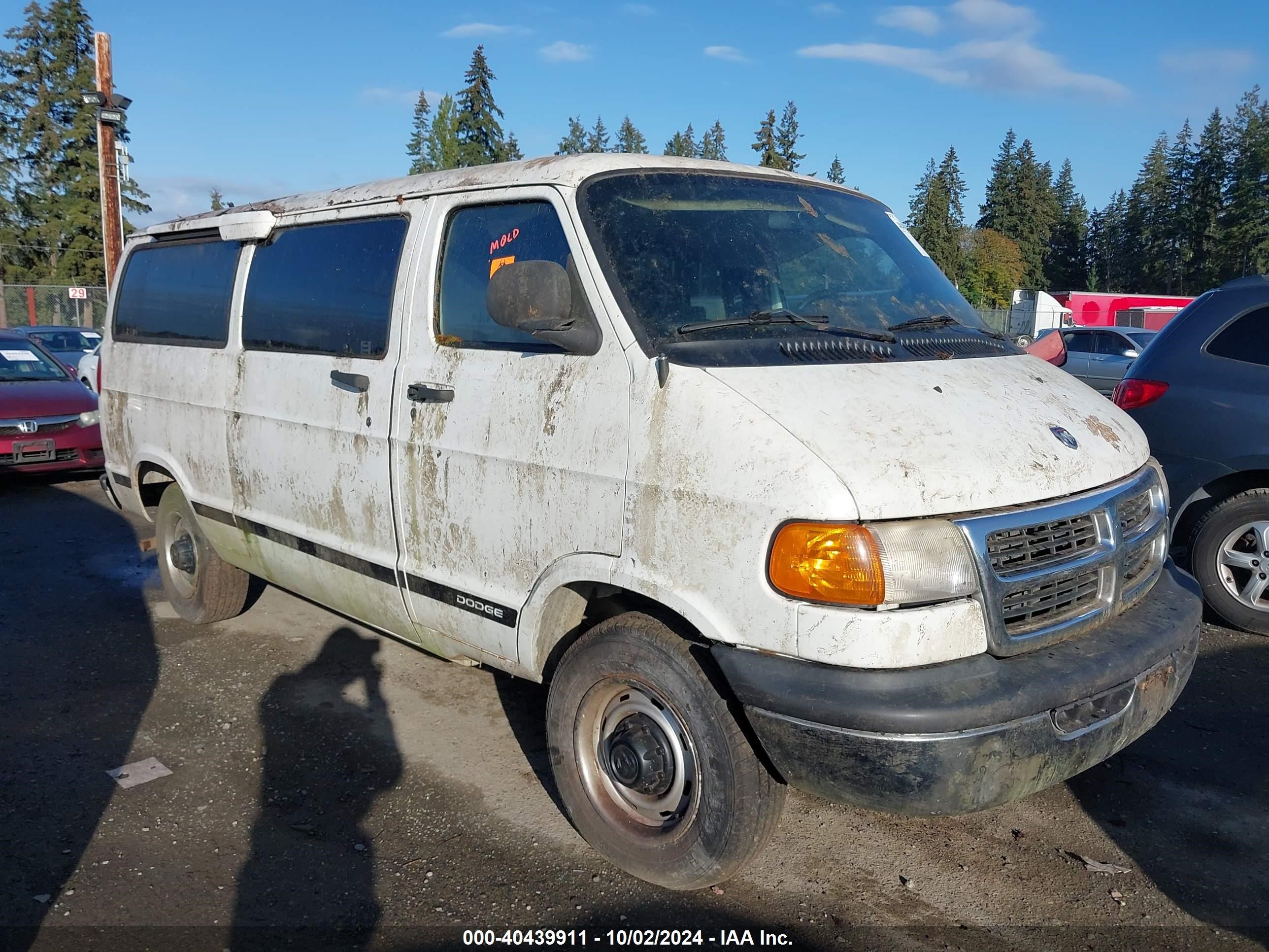 2002 Dodge Ram Wagon 2500   White vin: 2B4JB25Z72K120250