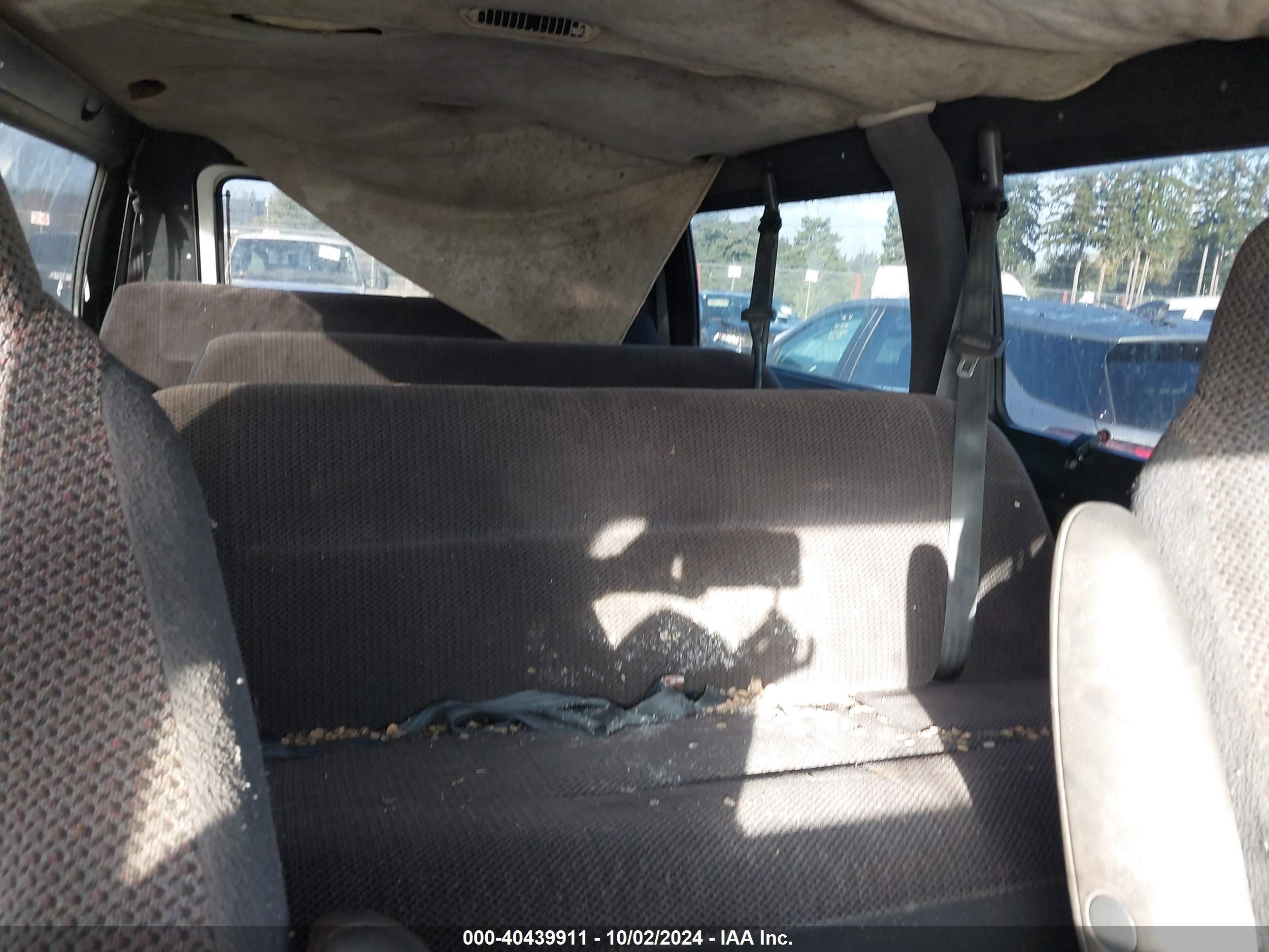 2002 Dodge Ram Wagon 2500   White vin: 2B4JB25Z72K120250
