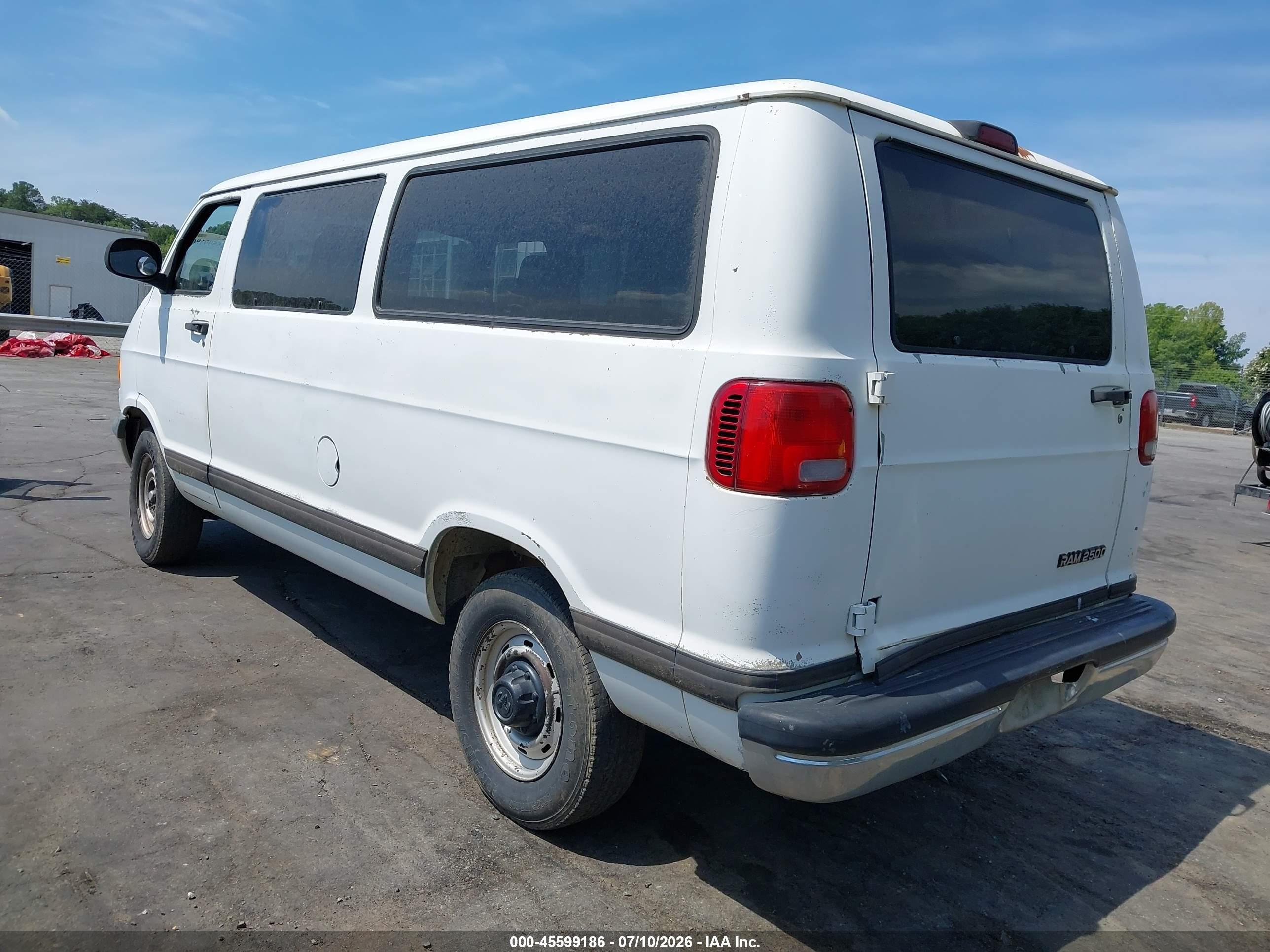 2002 Dodge Ram Wagon 2500   White vin: 2B5WB25Y52K112088
