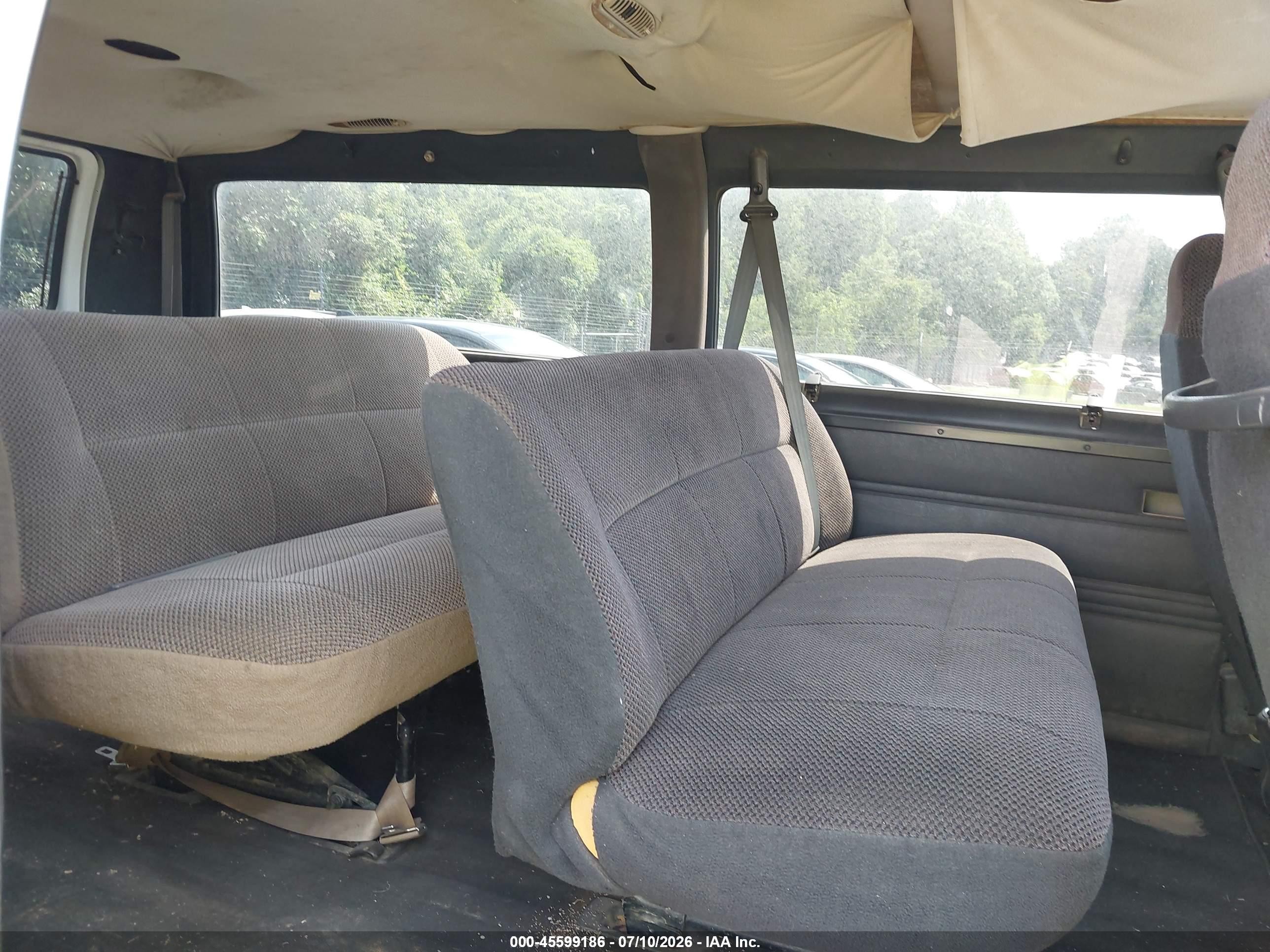 2002 Dodge Ram Wagon 2500   White vin: 2B5WB25Y52K112088