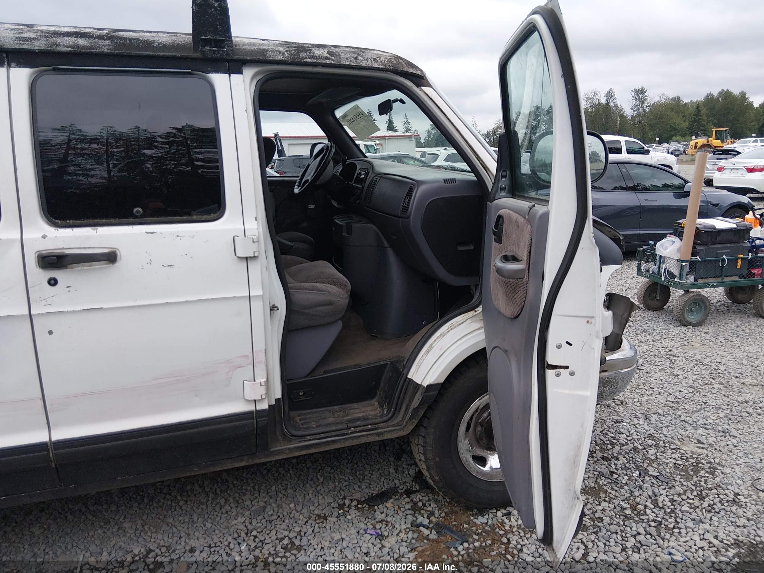 1999 Dodge Ram Wagon 2500 White vin: 2B5WB25Z5XK579625