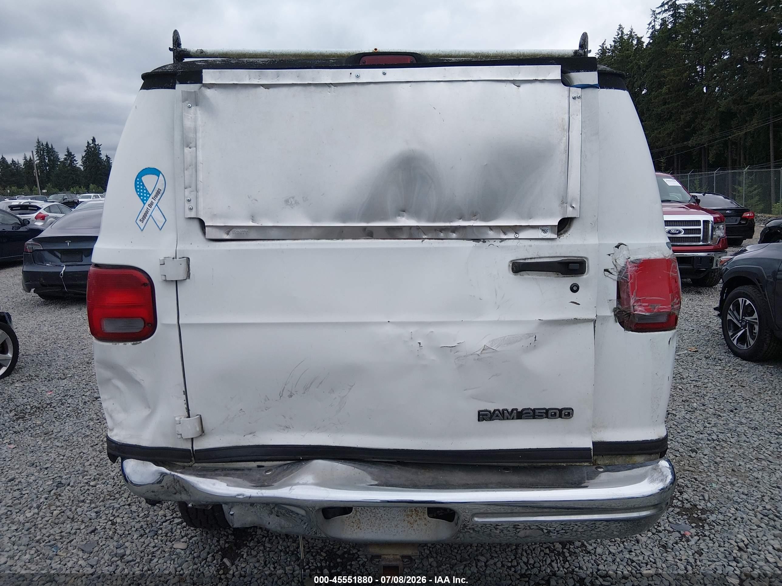 1999 Dodge Ram Wagon 2500 White vin: 2B5WB25Z5XK579625