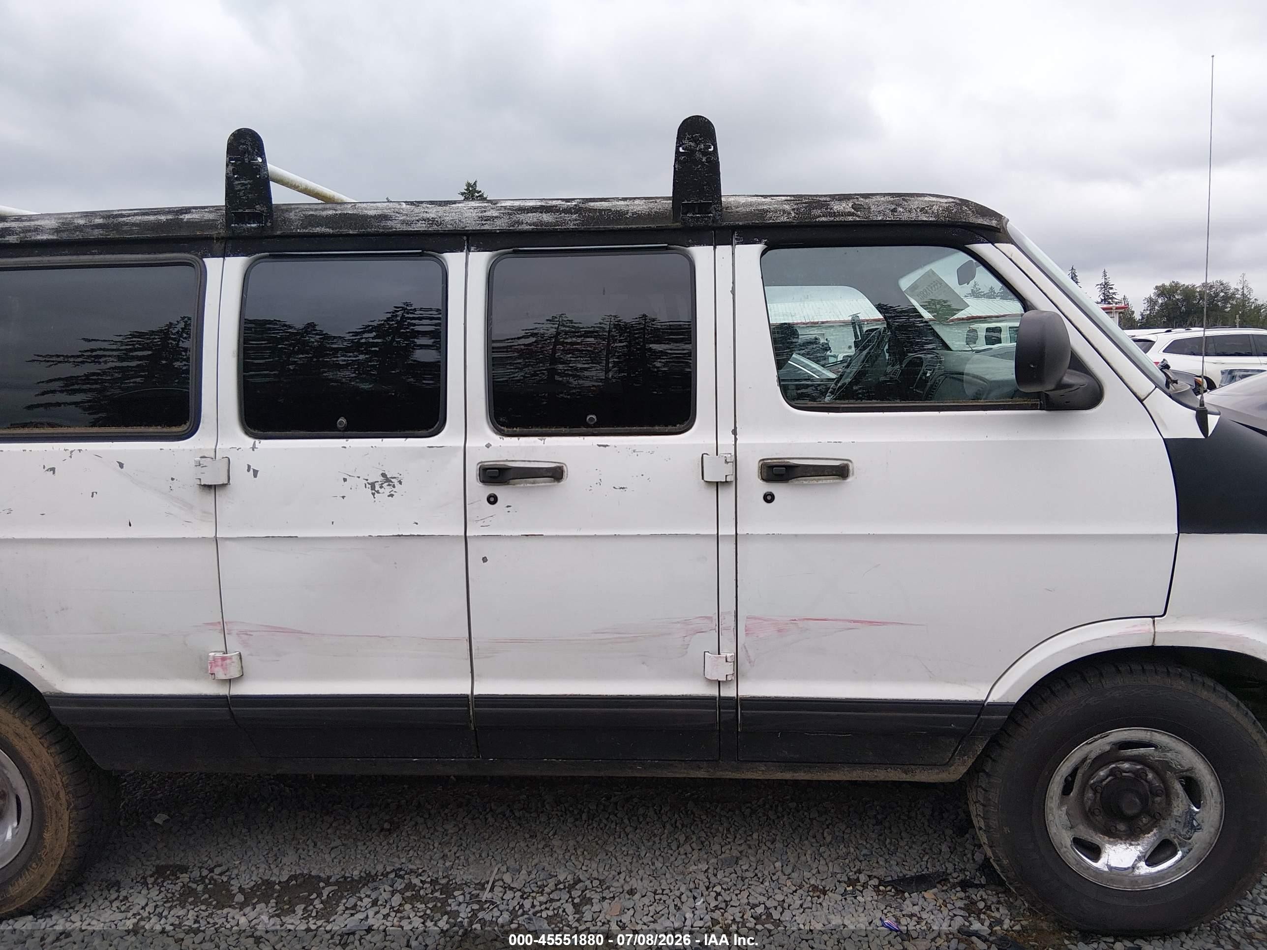 1999 Dodge Ram Wagon 2500 White vin: 2B5WB25Z5XK579625