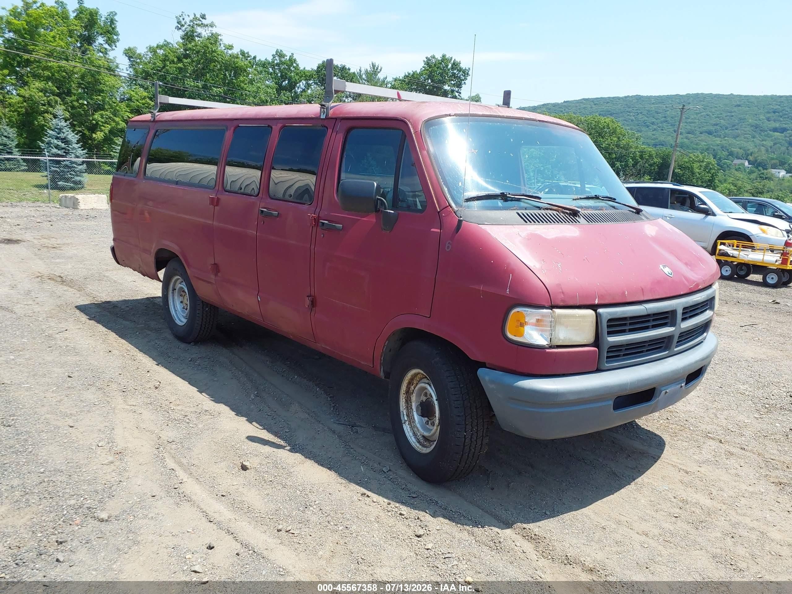 1996 Dodge Ram Wagon B3500 Red vin: 2B5WB35Y0TK182394