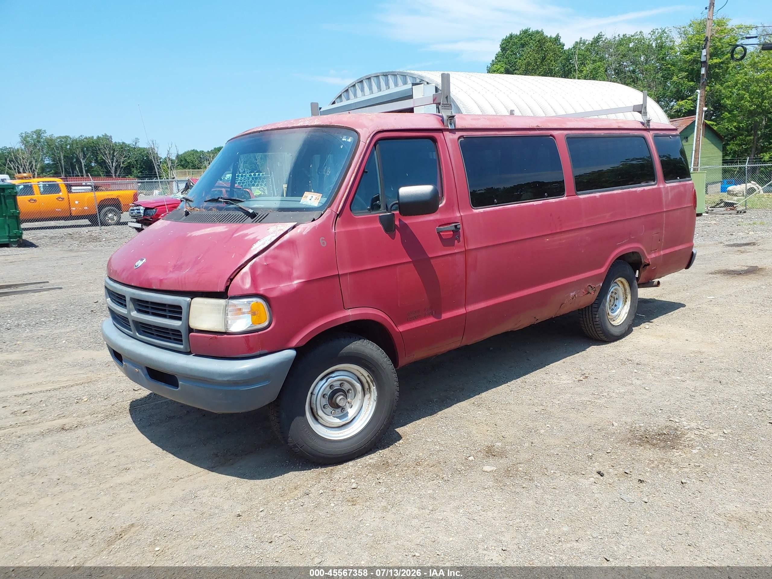 1996 Dodge Ram Wagon B3500 Red vin: 2B5WB35Y0TK182394