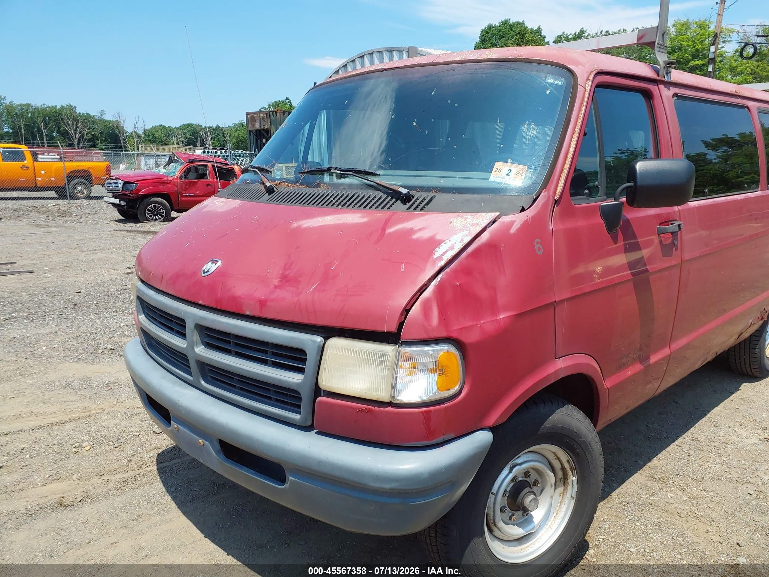 1996 Dodge Ram Wagon B3500 Red vin: 2B5WB35Y0TK182394
