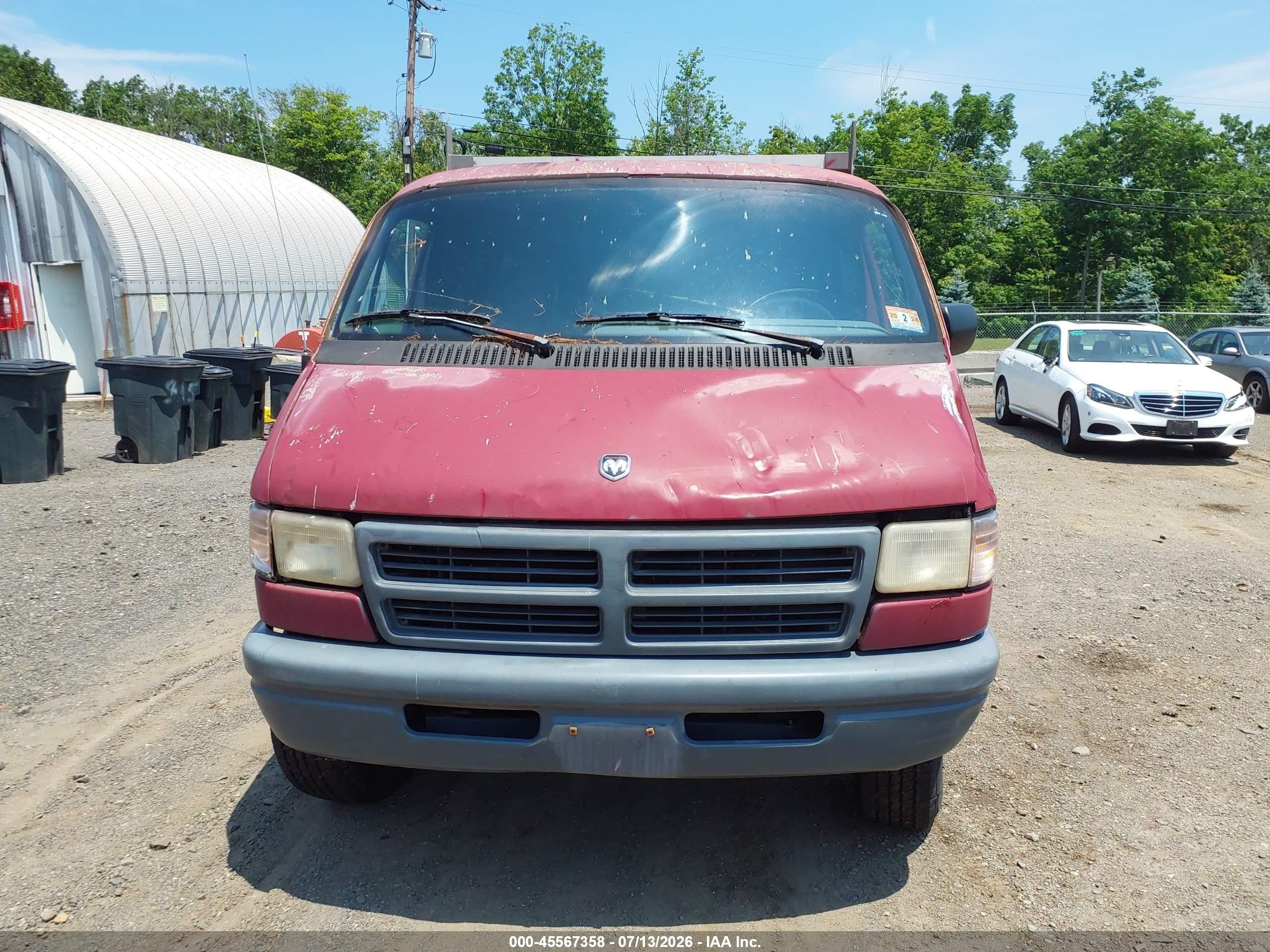 1996 Dodge Ram Wagon B3500 Red vin: 2B5WB35Y0TK182394