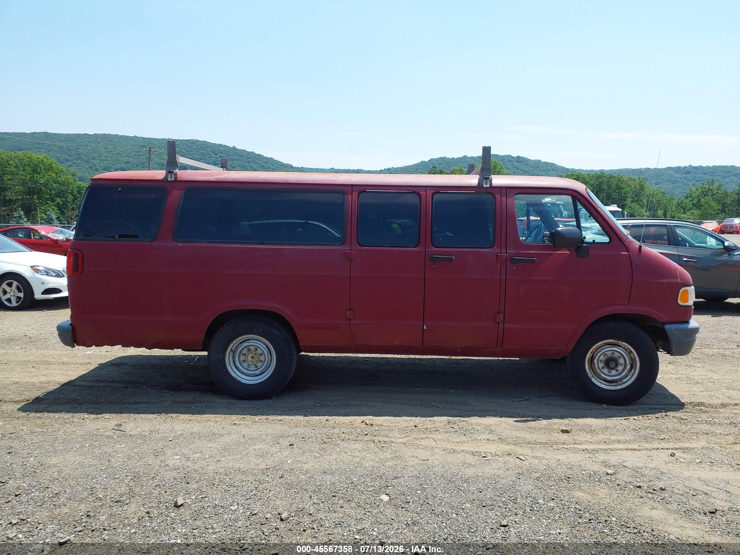 1996 Dodge Ram Wagon B3500 Red vin: 2B5WB35Y0TK182394