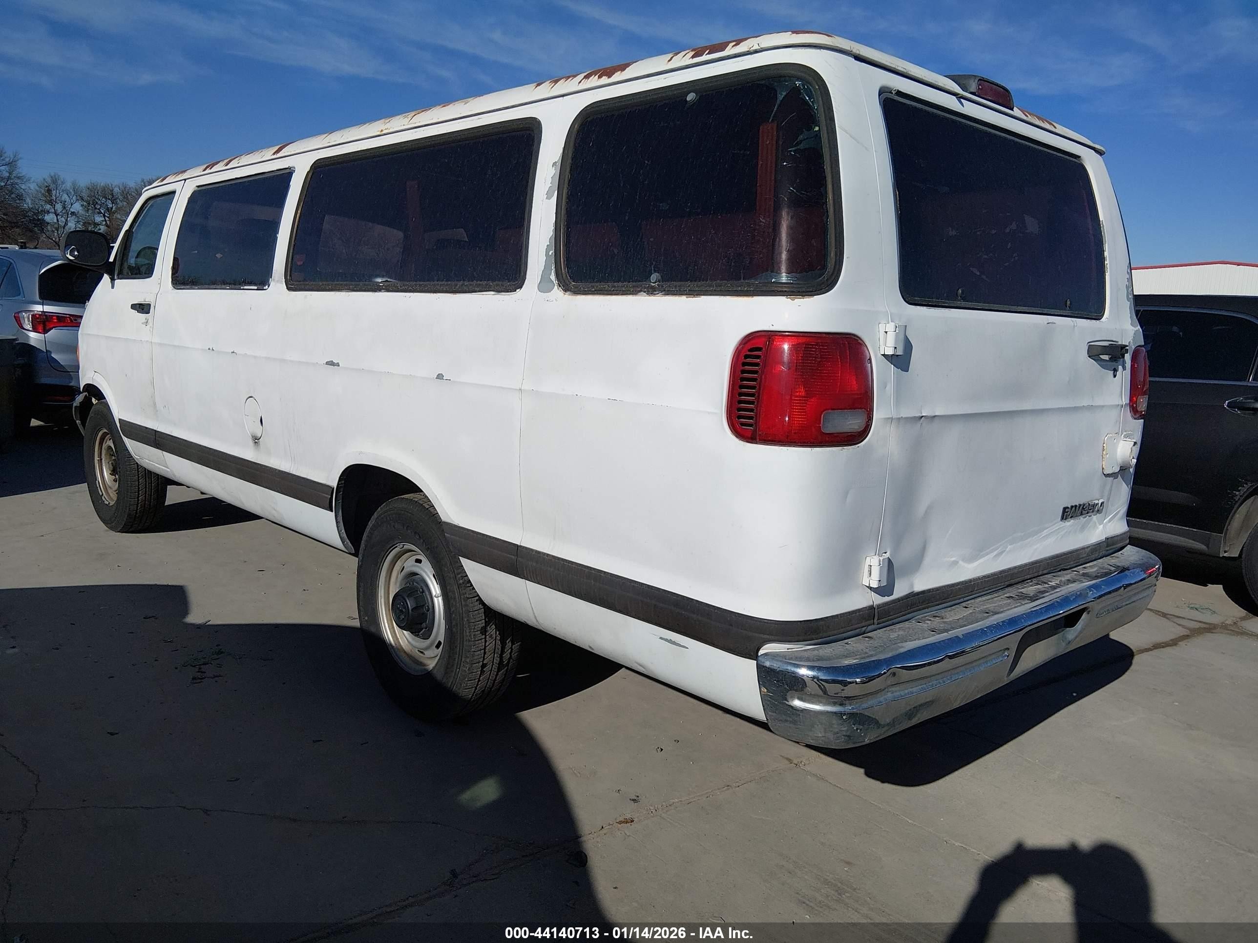 2000 Dodge Ram Wagon 3500   Белый vin: 2B5WB35Y0YK106083