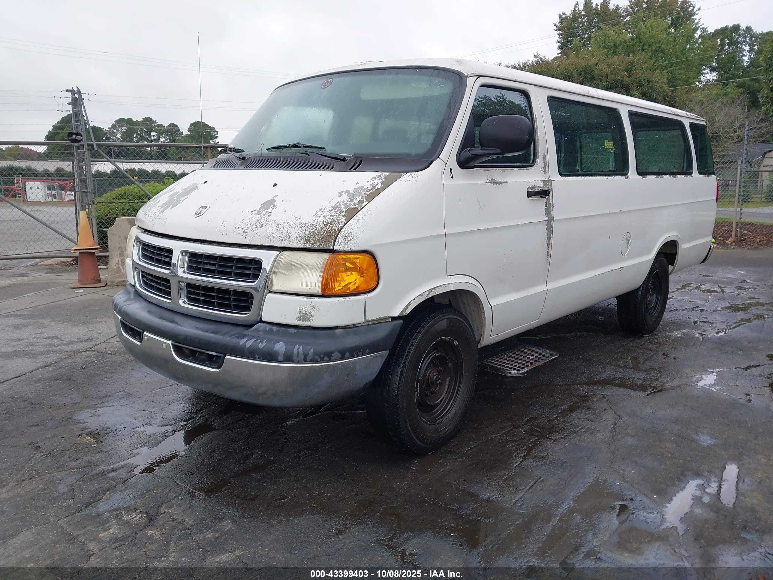 2001 Dodge Ram Wagon 3500   White vin: 2B5WB35Y81K555338