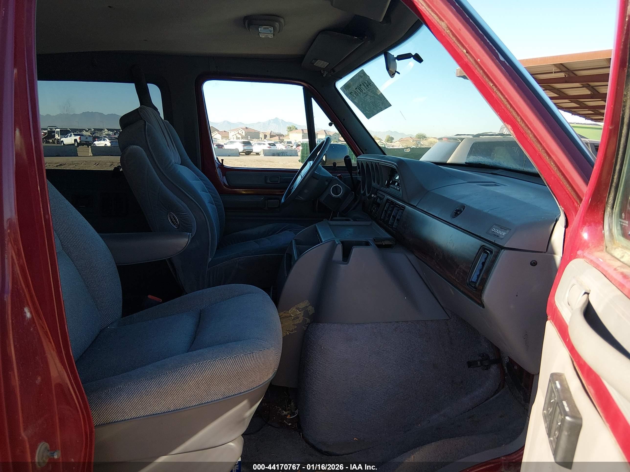 1996 Dodge Ram Wagon B3500 Red vin: 2B5WB35YXTK182337
