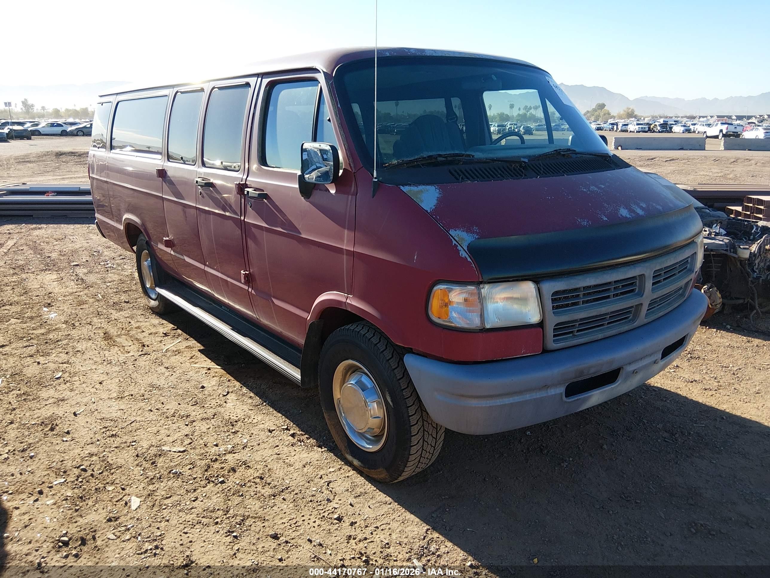 1996 Dodge Ram Wagon B3500 Red vin: 2B5WB35YXTK182337