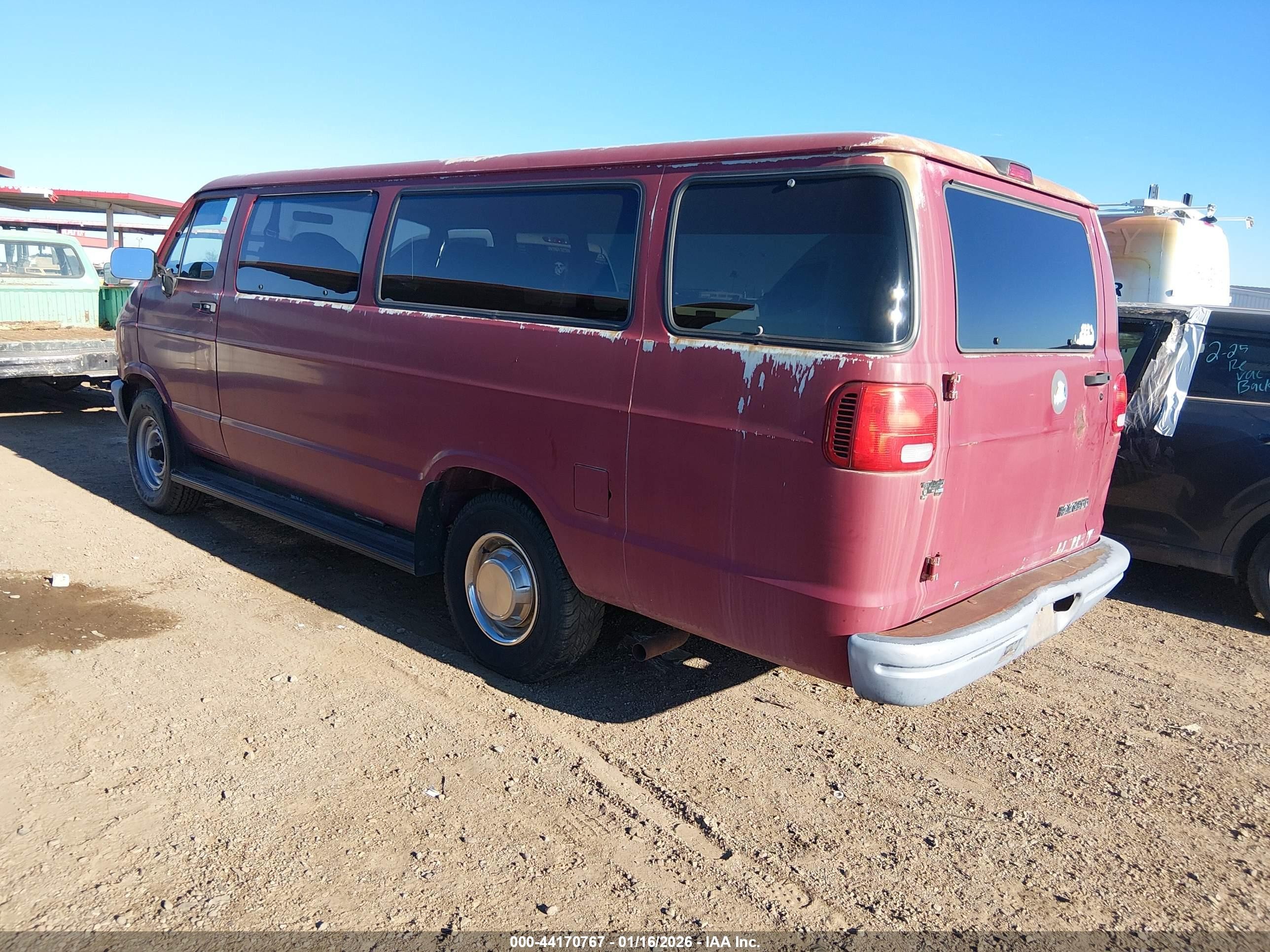 1996 Dodge Ram Wagon B3500 Red vin: 2B5WB35YXTK182337