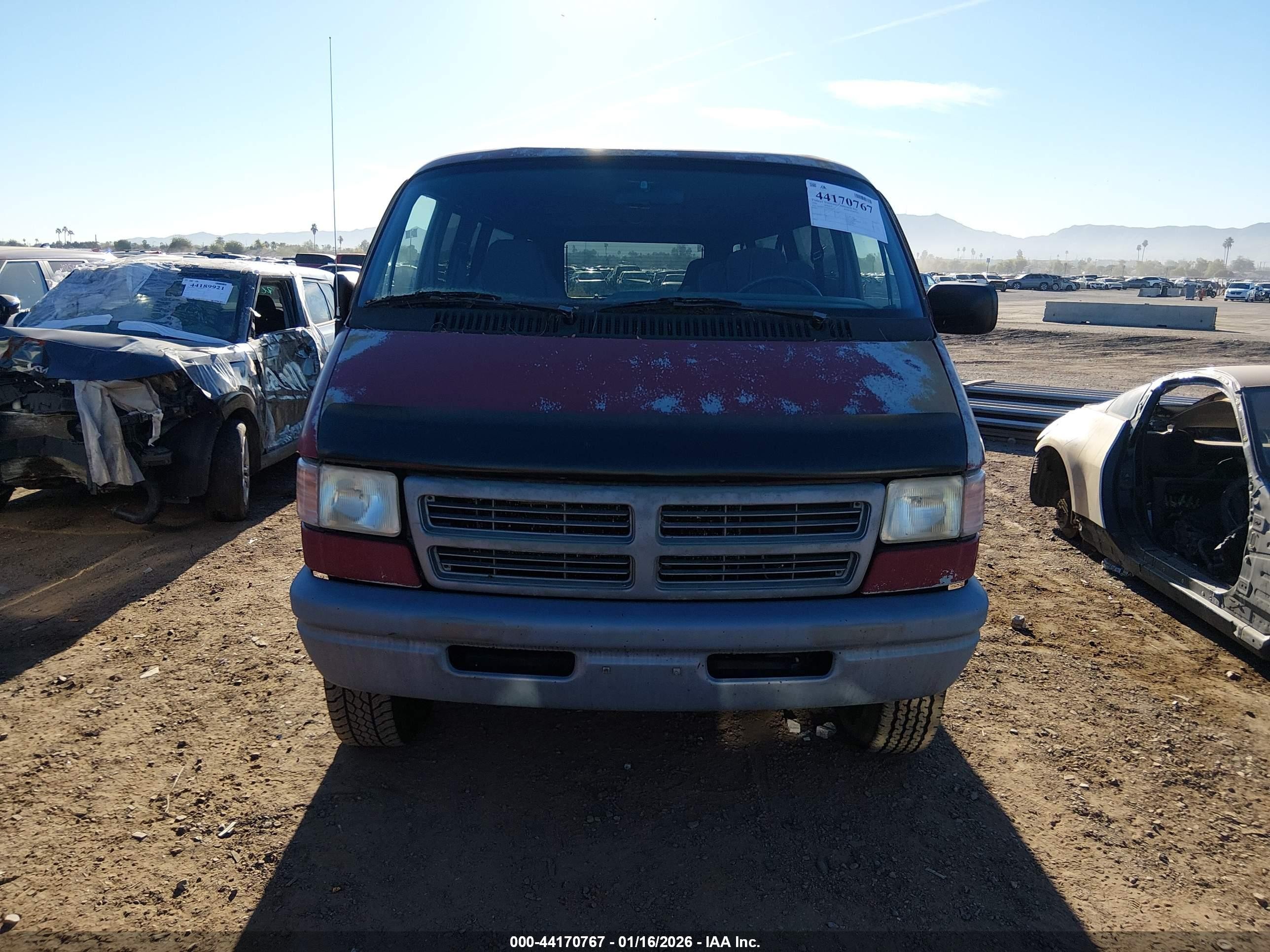 1996 Dodge Ram Wagon B3500 Red vin: 2B5WB35YXTK182337