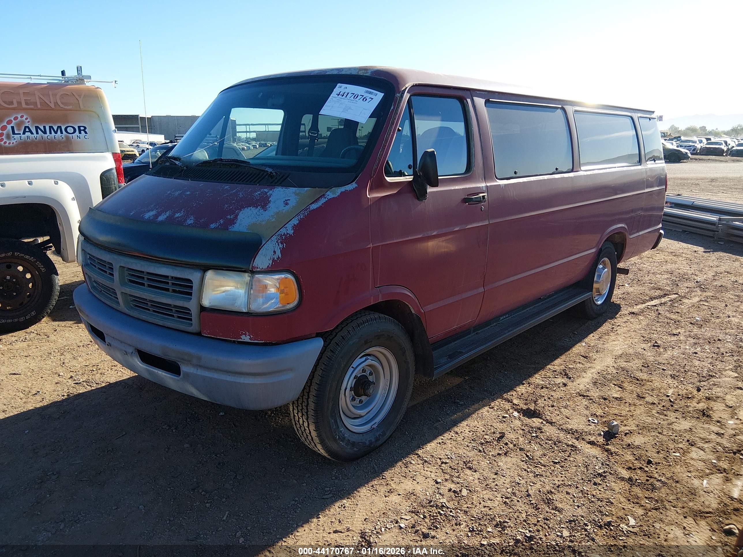 1996 Dodge Ram Wagon B3500 Red vin: 2B5WB35YXTK182337